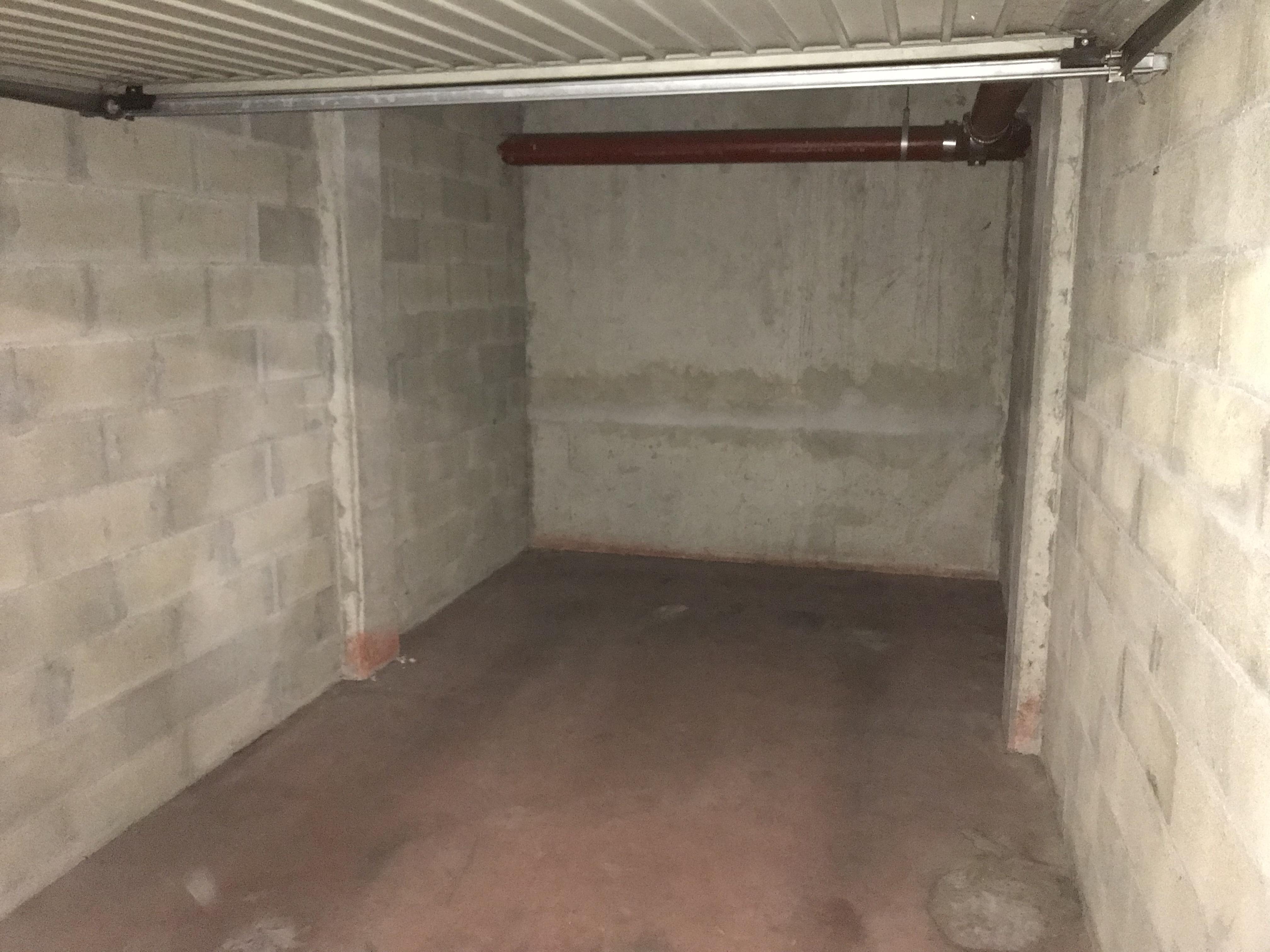 garage fermé pour stationnement - La Ravoire