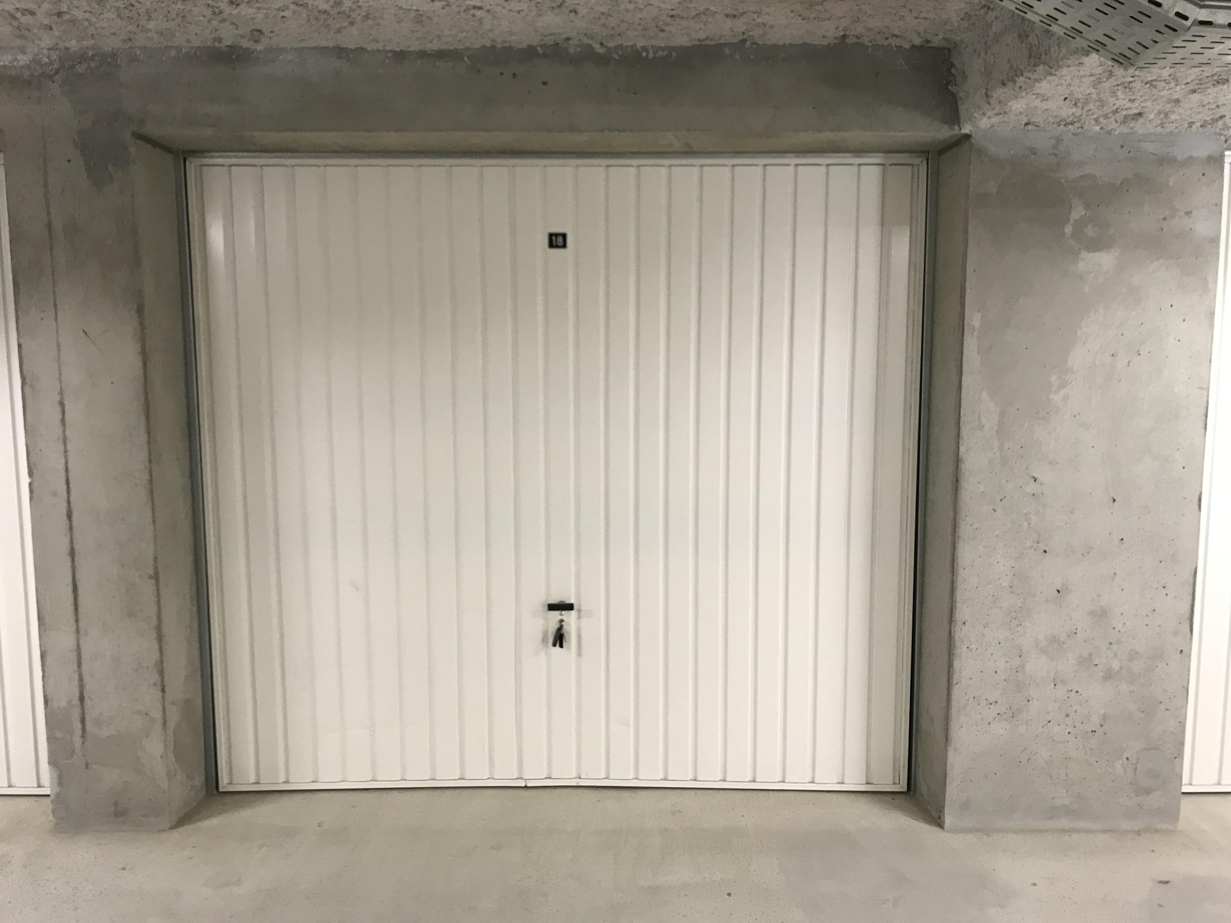 À louer Garage fermé / Parking