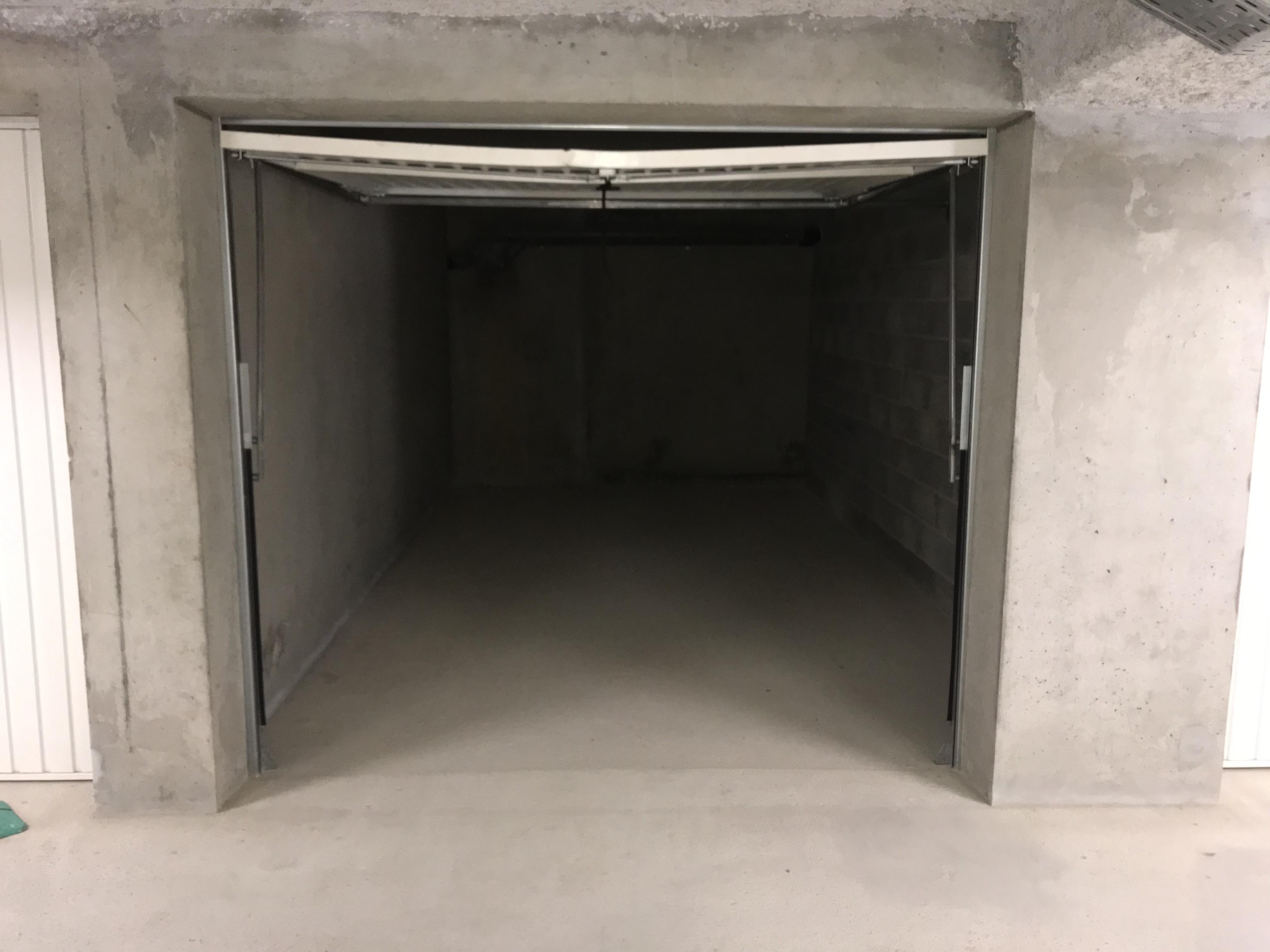 À louer Garage fermé / Parking