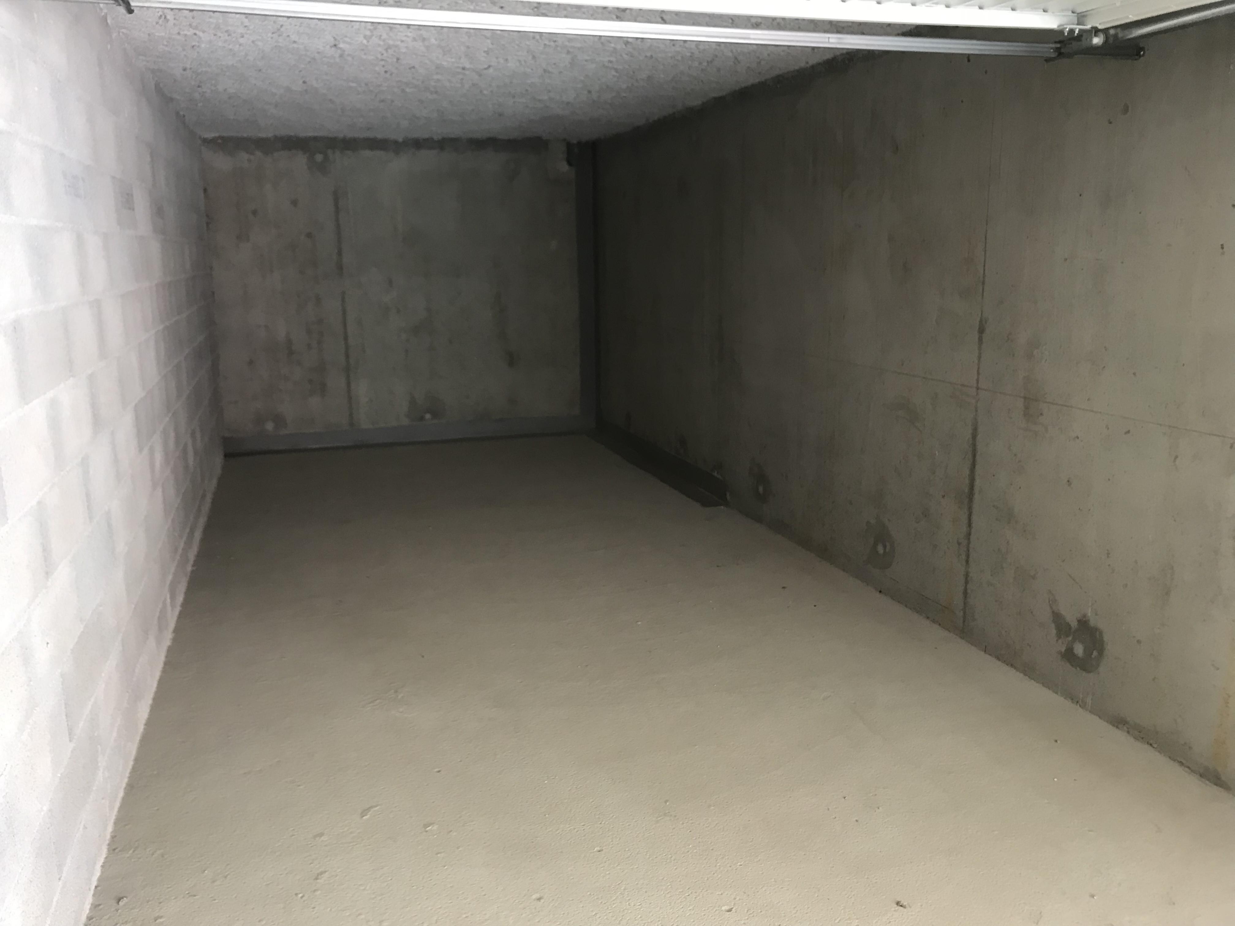 Garage fermé / Parking