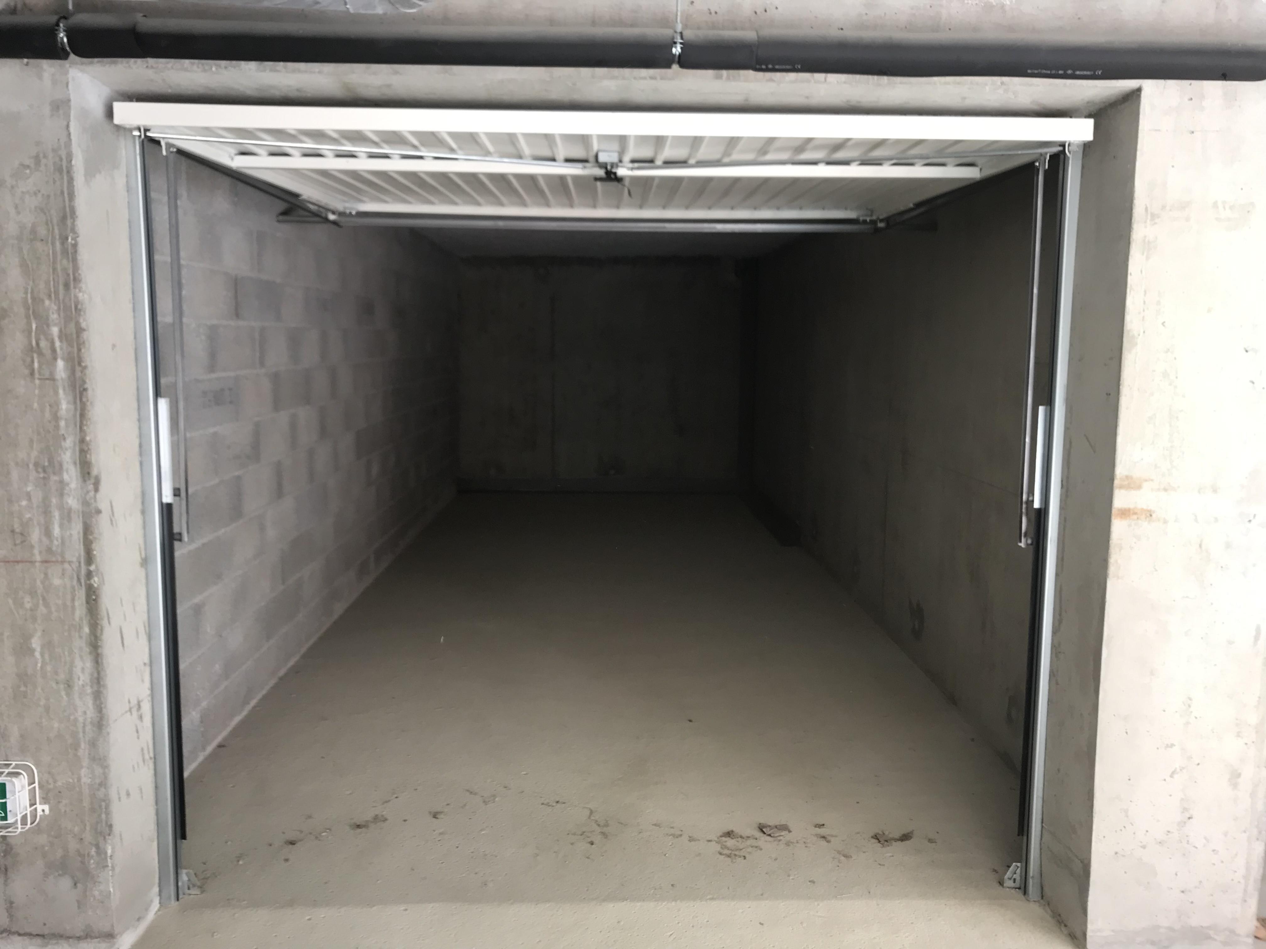Garage fermé en location