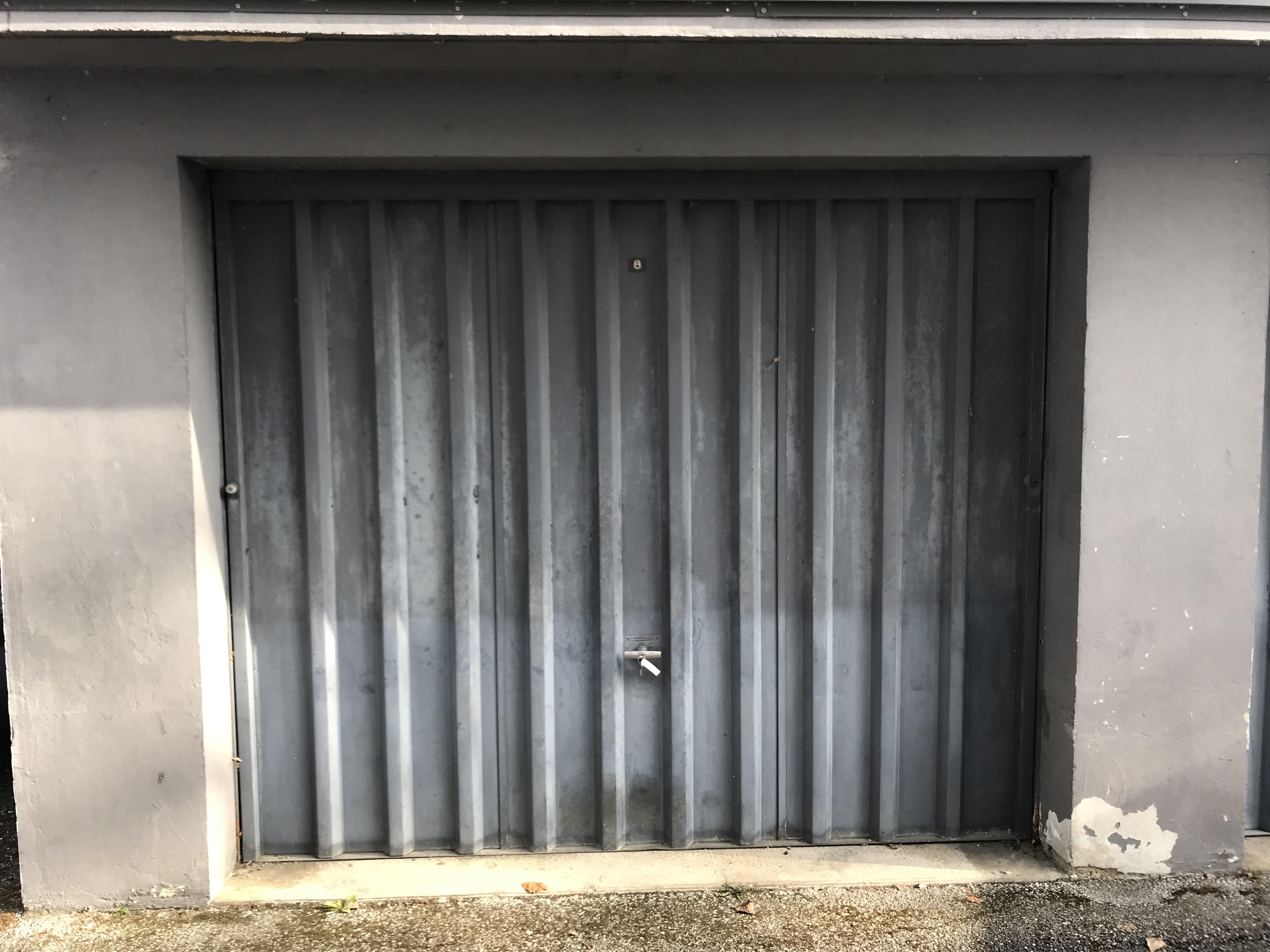 Garage fermé / Espace de stockage/ Jacob-Bellecombette