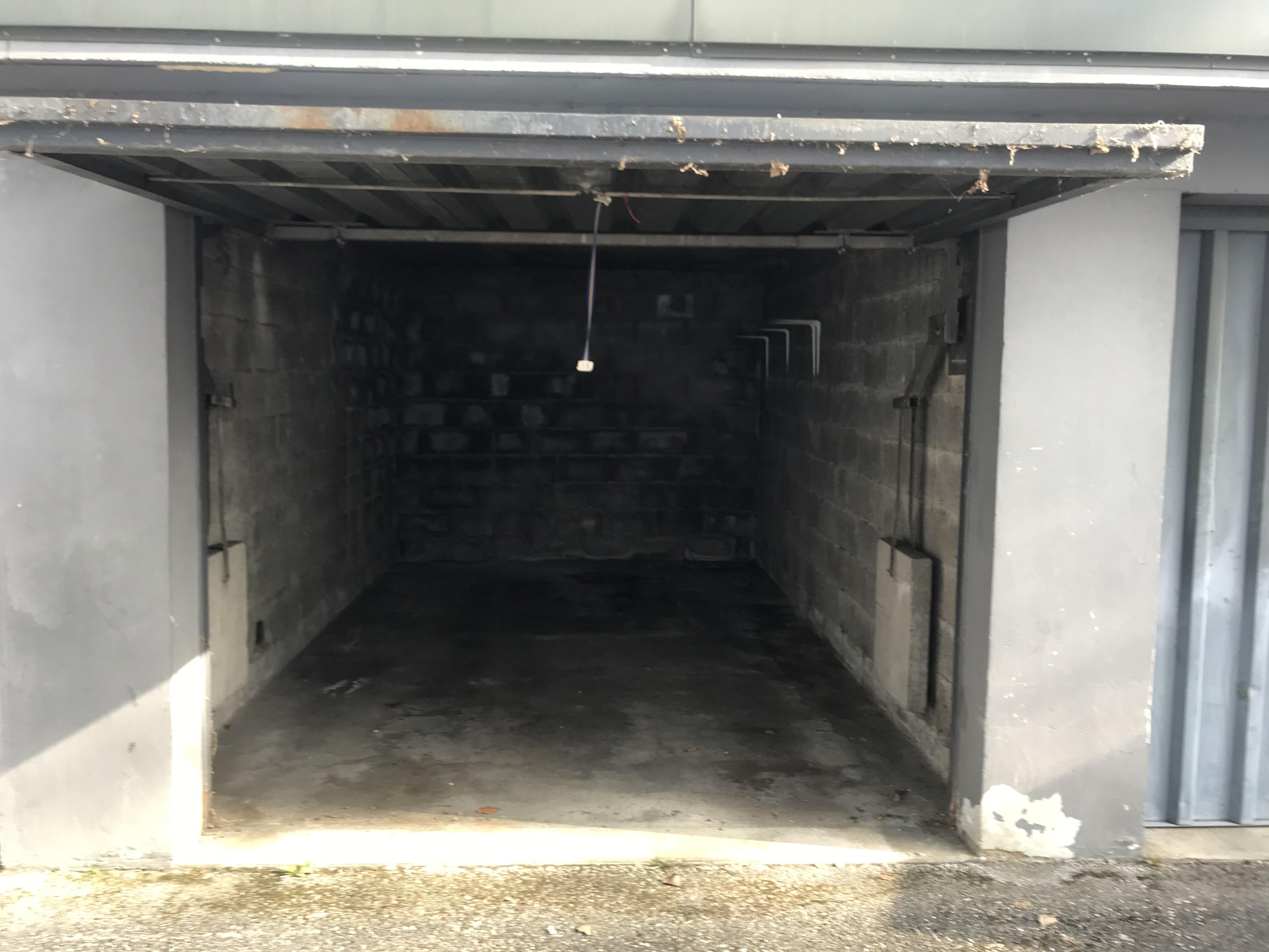 Garage fermé / Espace de stockage/ Jacob-Bellecombette