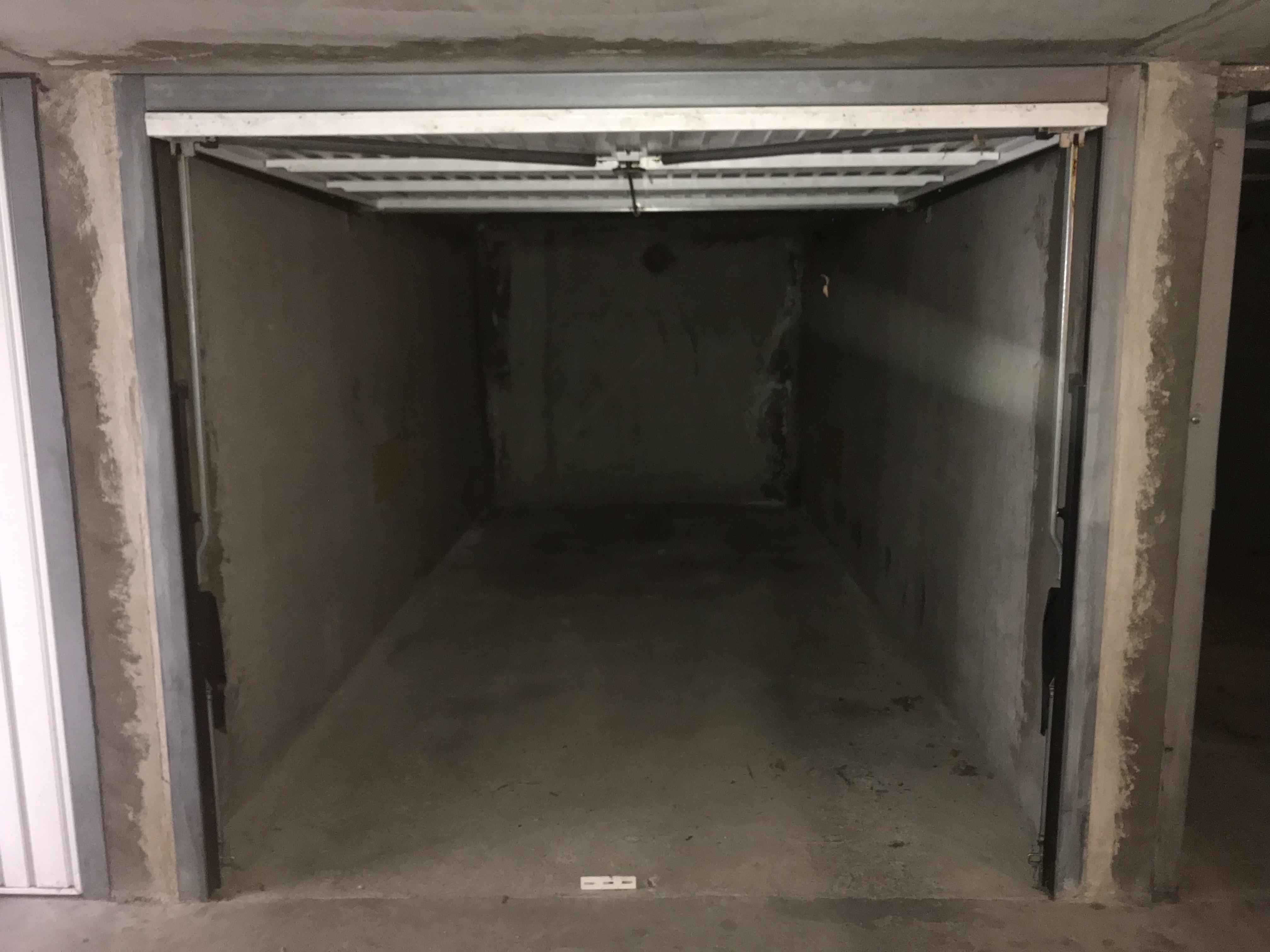 Garage fermé - parking - Cognin