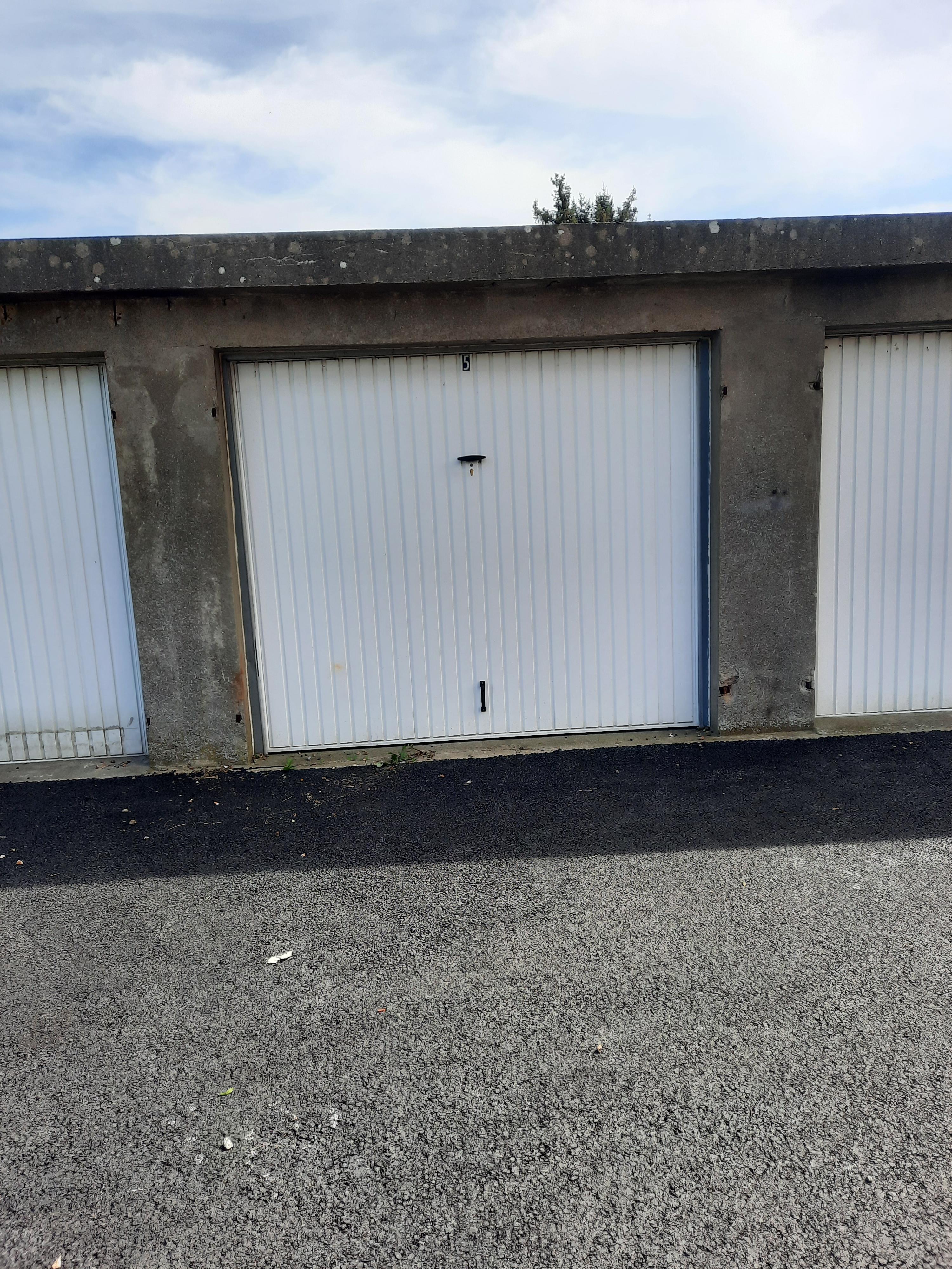 Garage fermé de 13m²