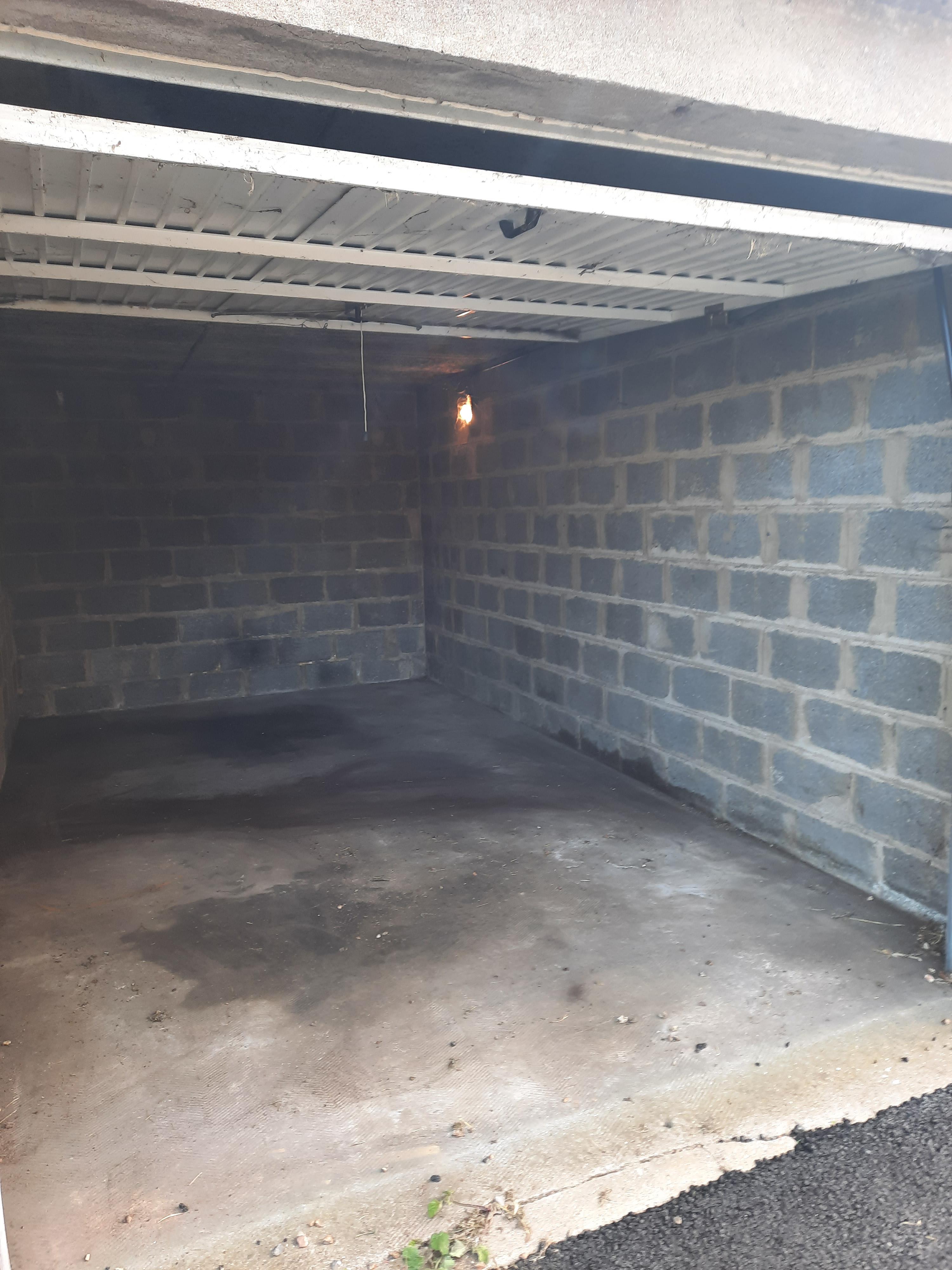 Garage fermé de 13m²