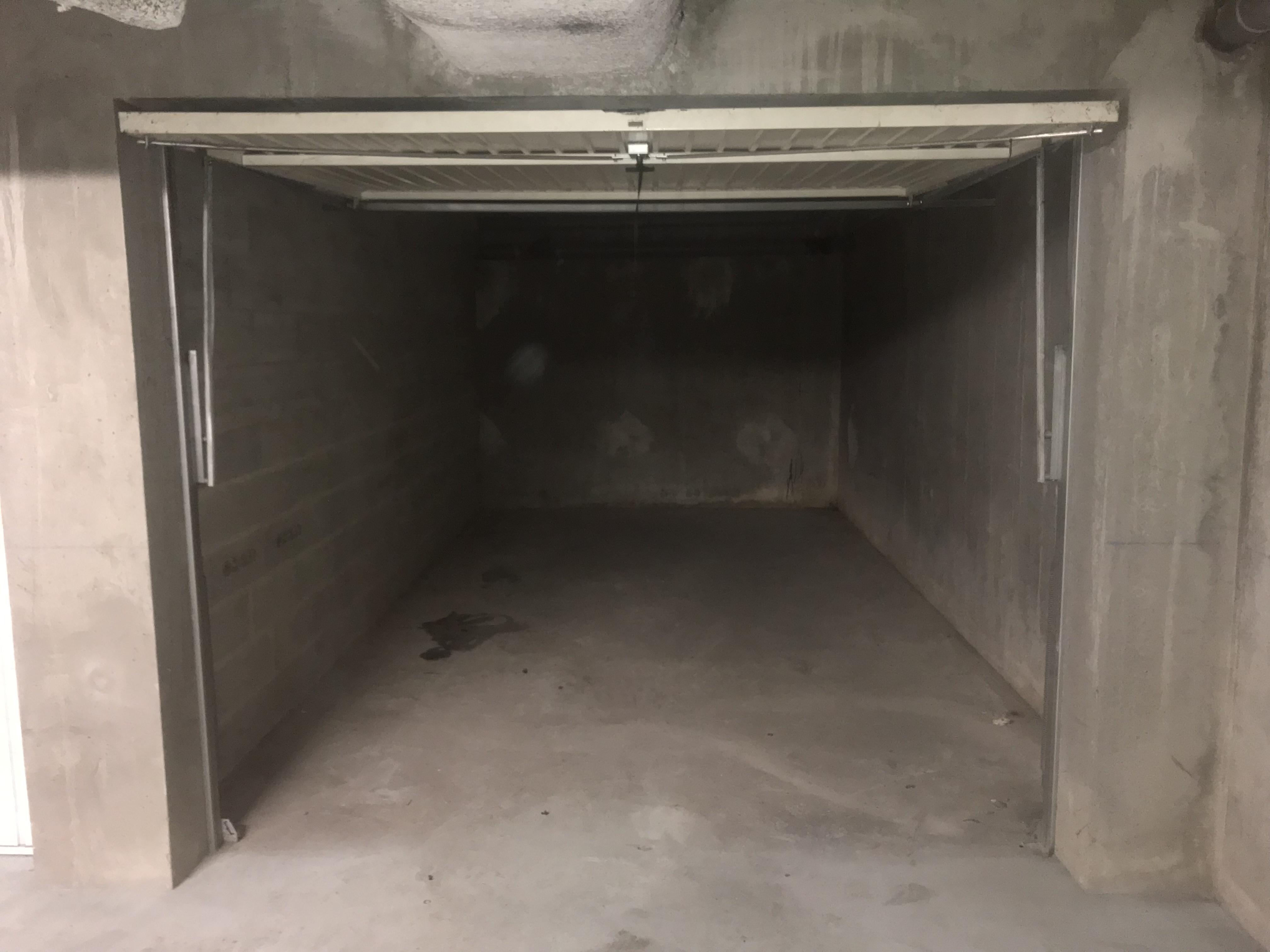 Garage fermé / Parking / Barberaz