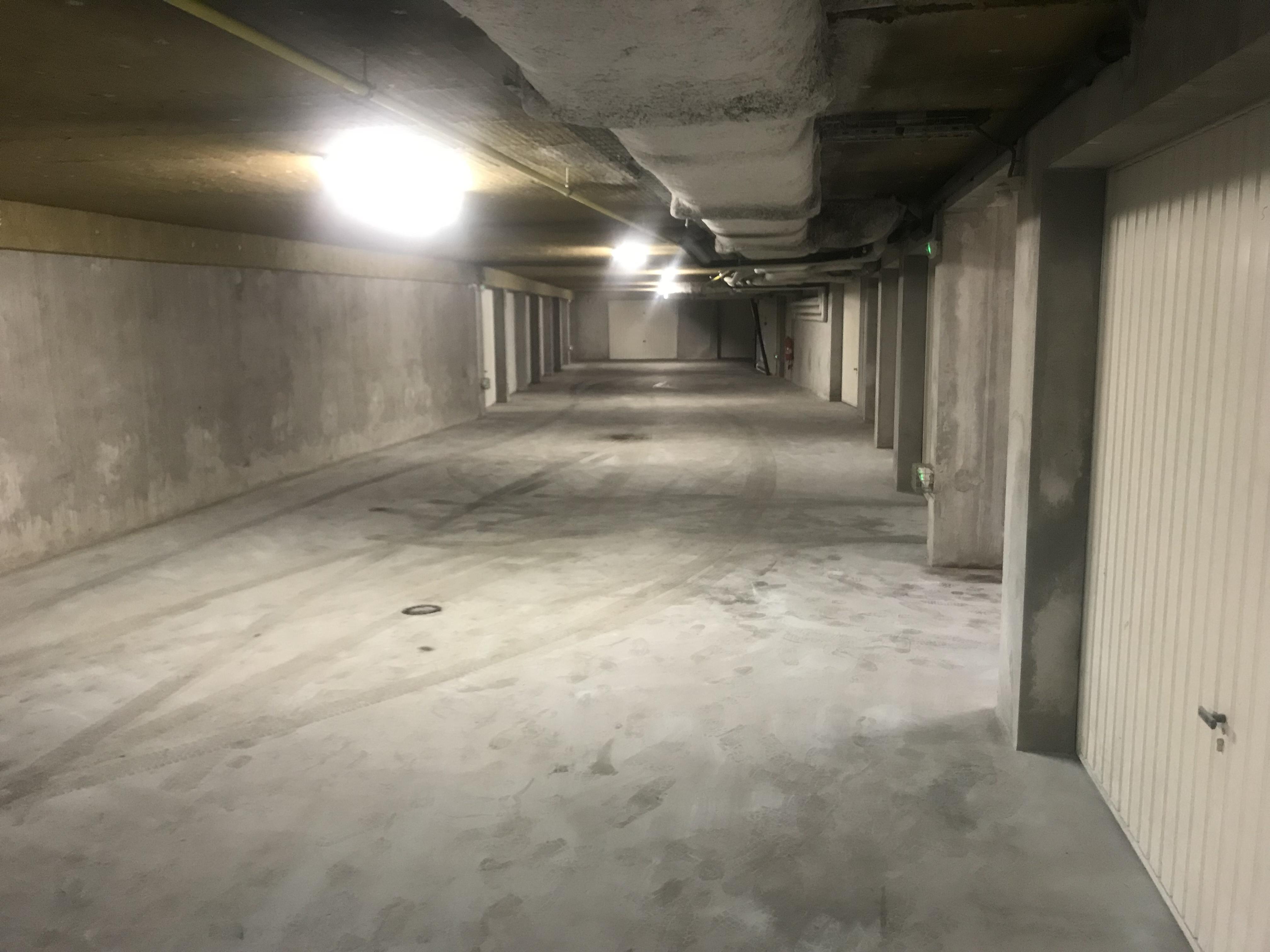 Garage fermé / Parking / Barberaz