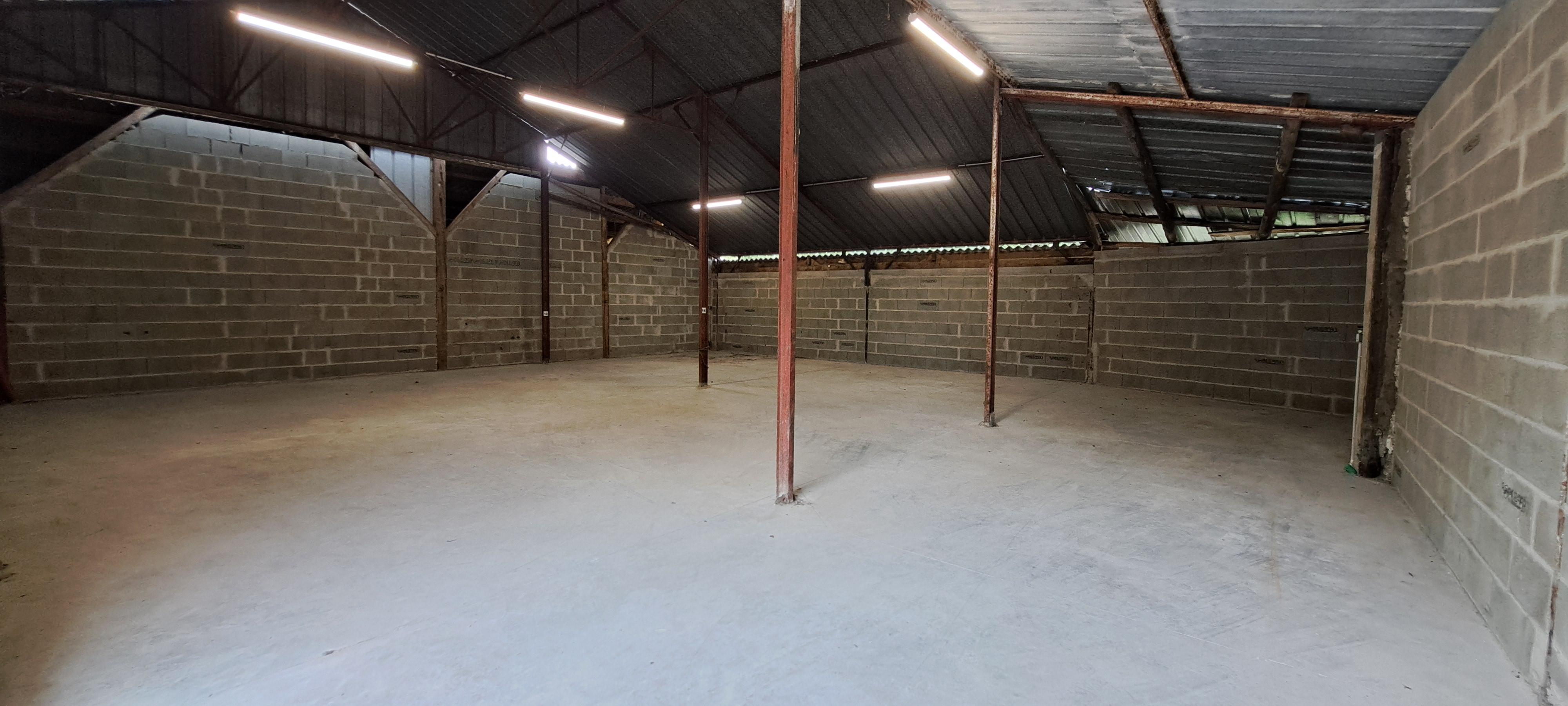 170m2 de locaux de stockage