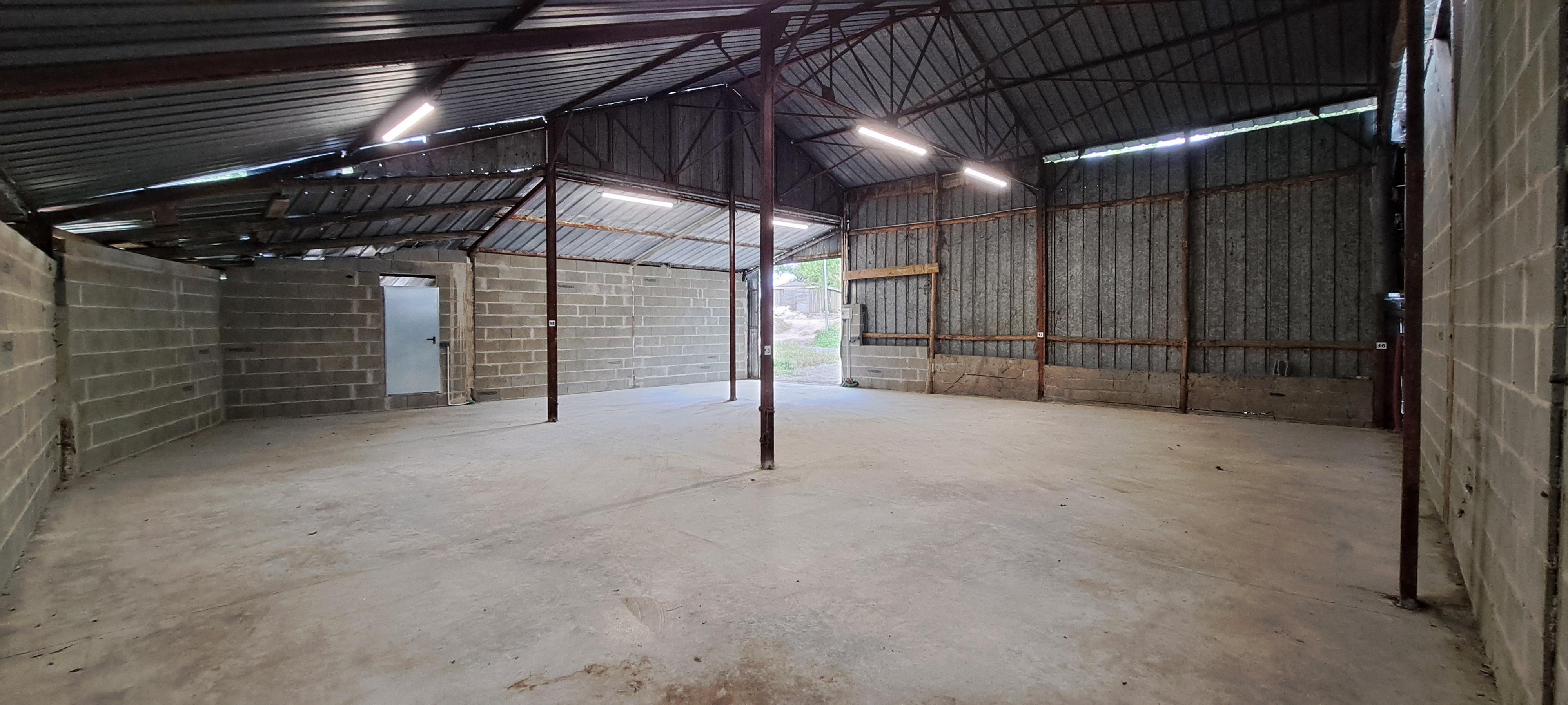 170m2 de locaux de stockage