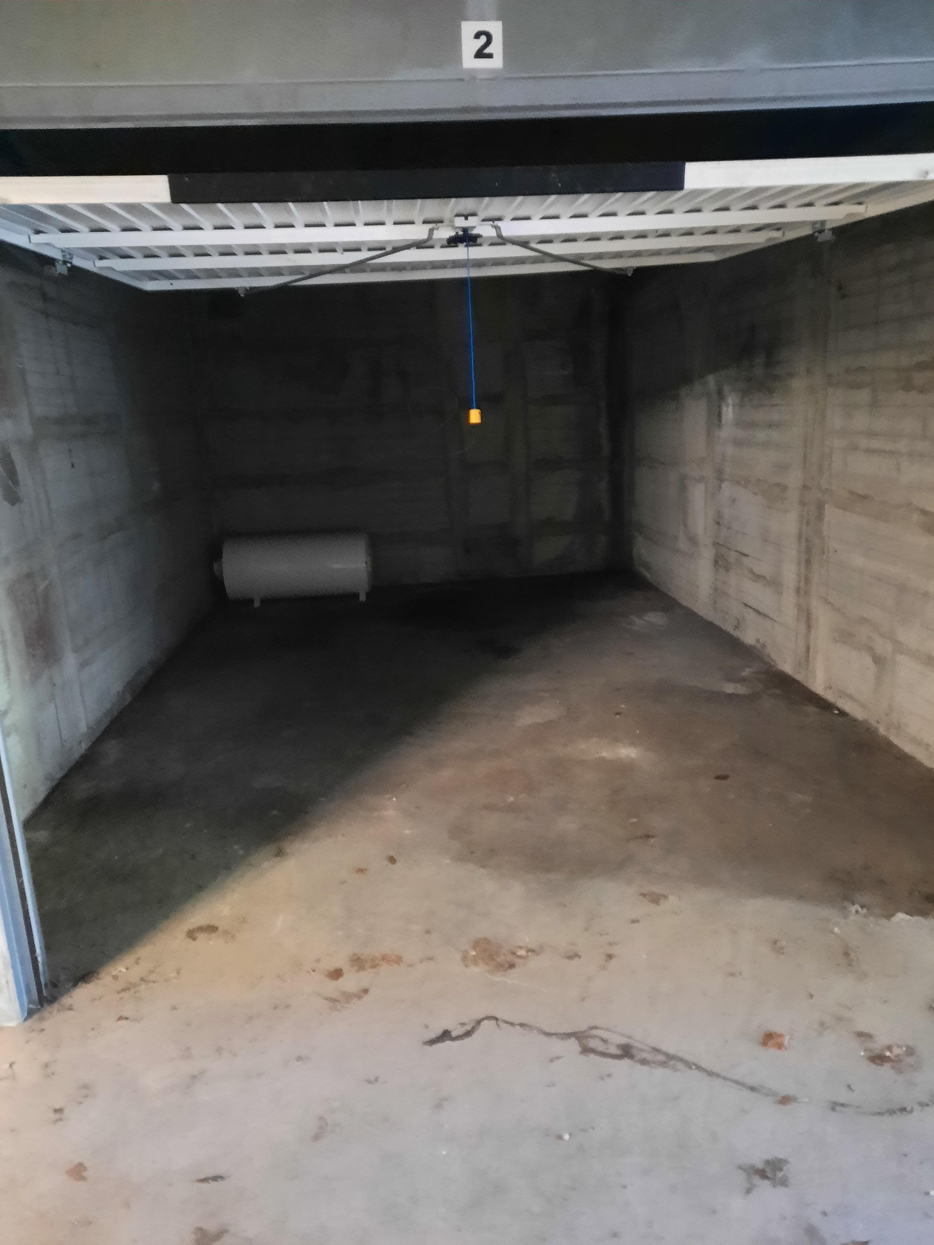 Garage fermé - parking - Auneuil