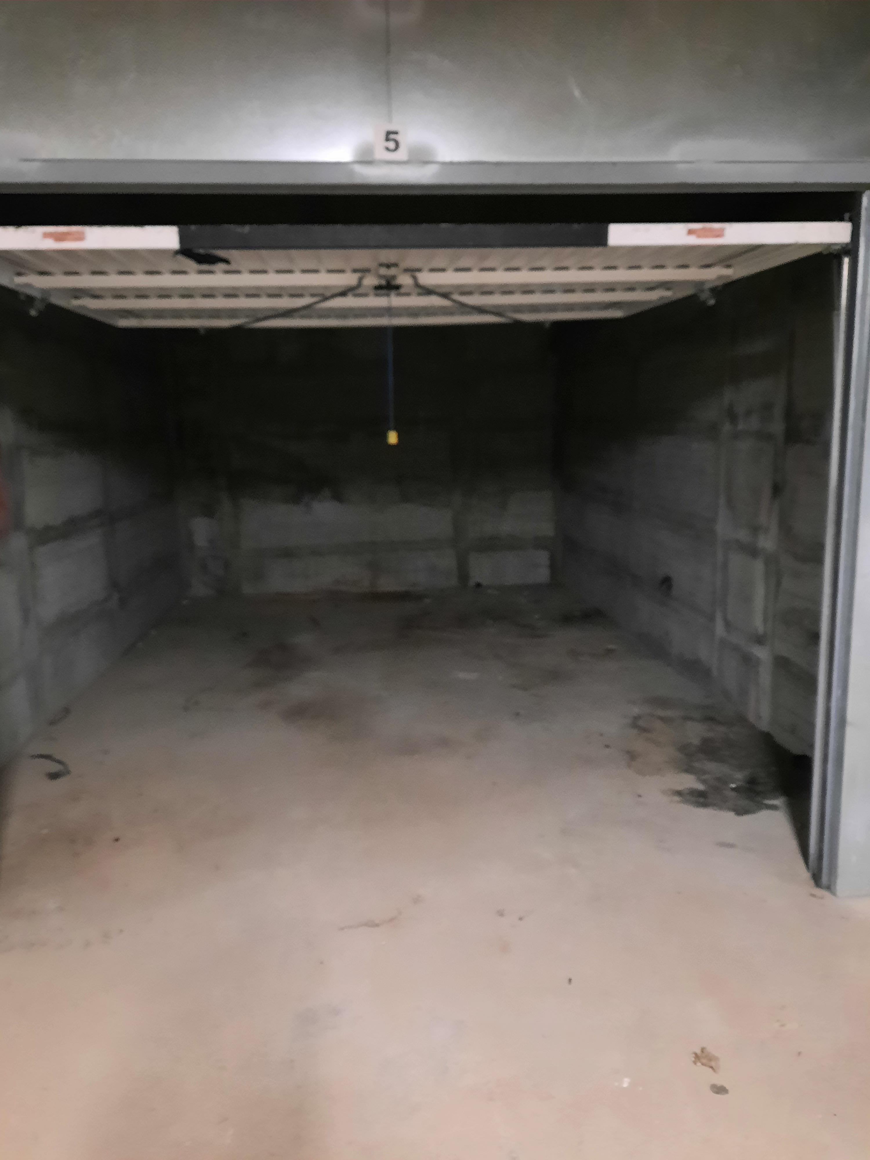 Garage fermé - Parking - Auneuil
