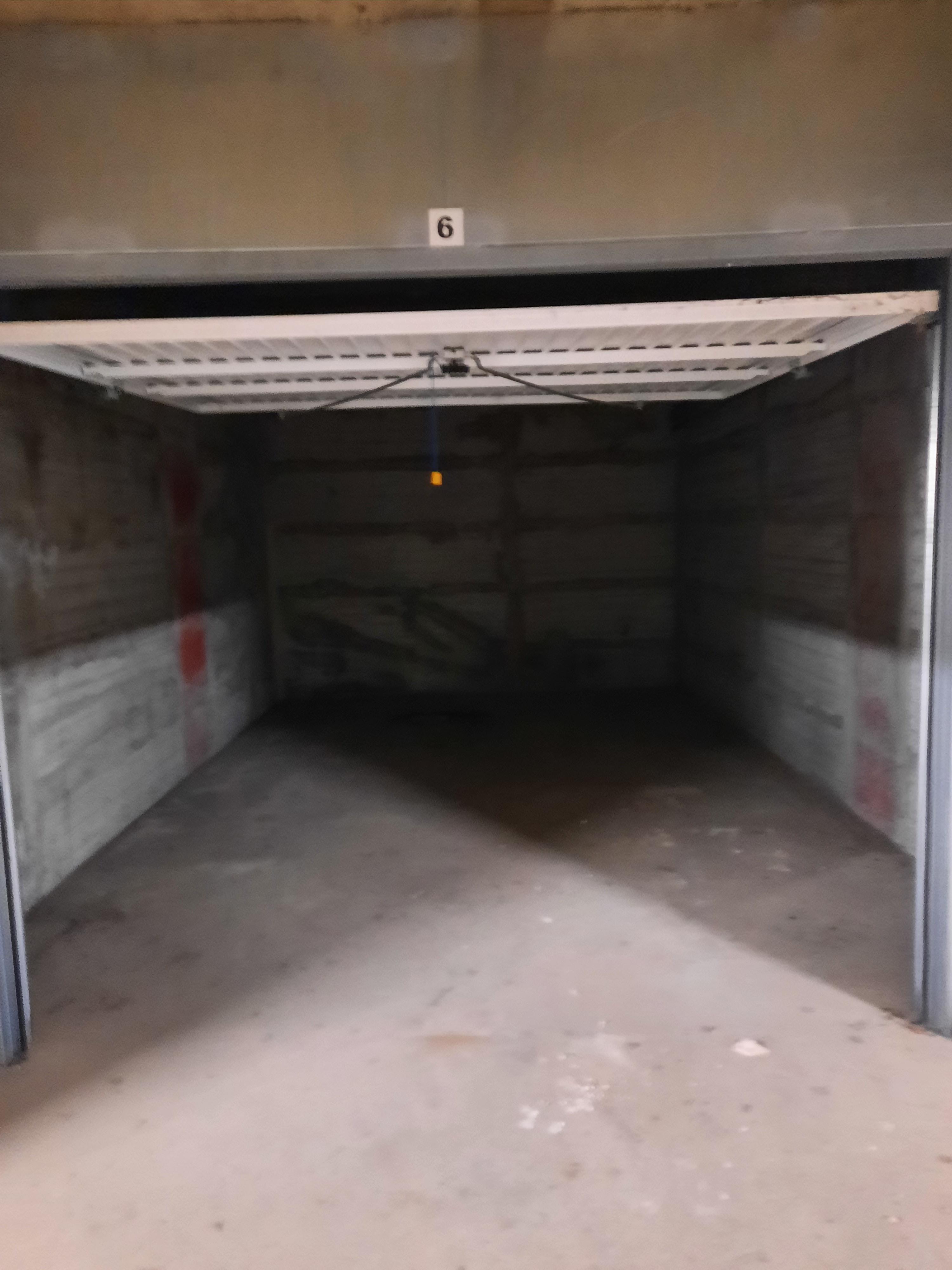 Garage fermé - Parking - Auneuil