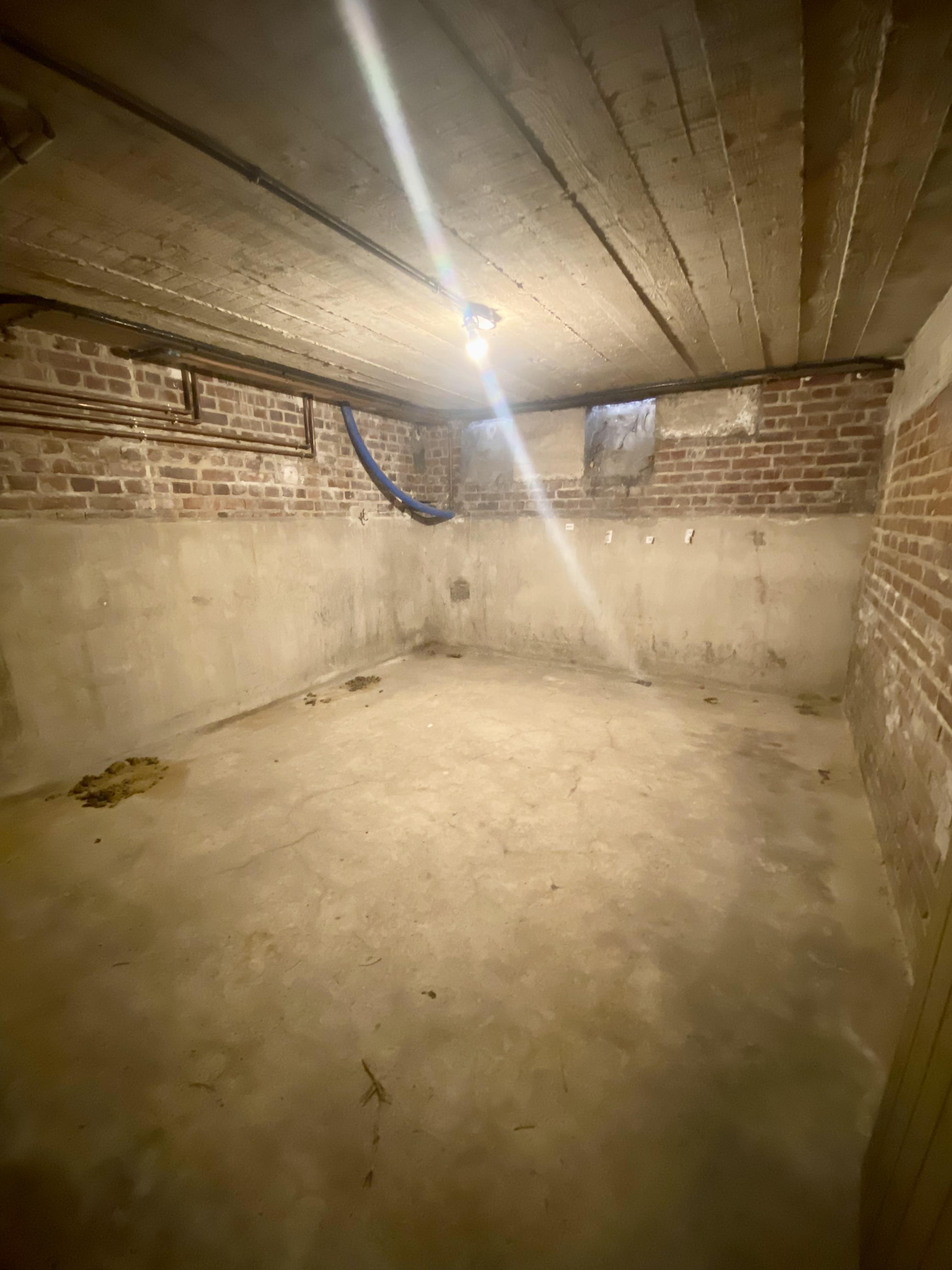 Cave sécurisé dalle béton niveau -1 de 12m2
