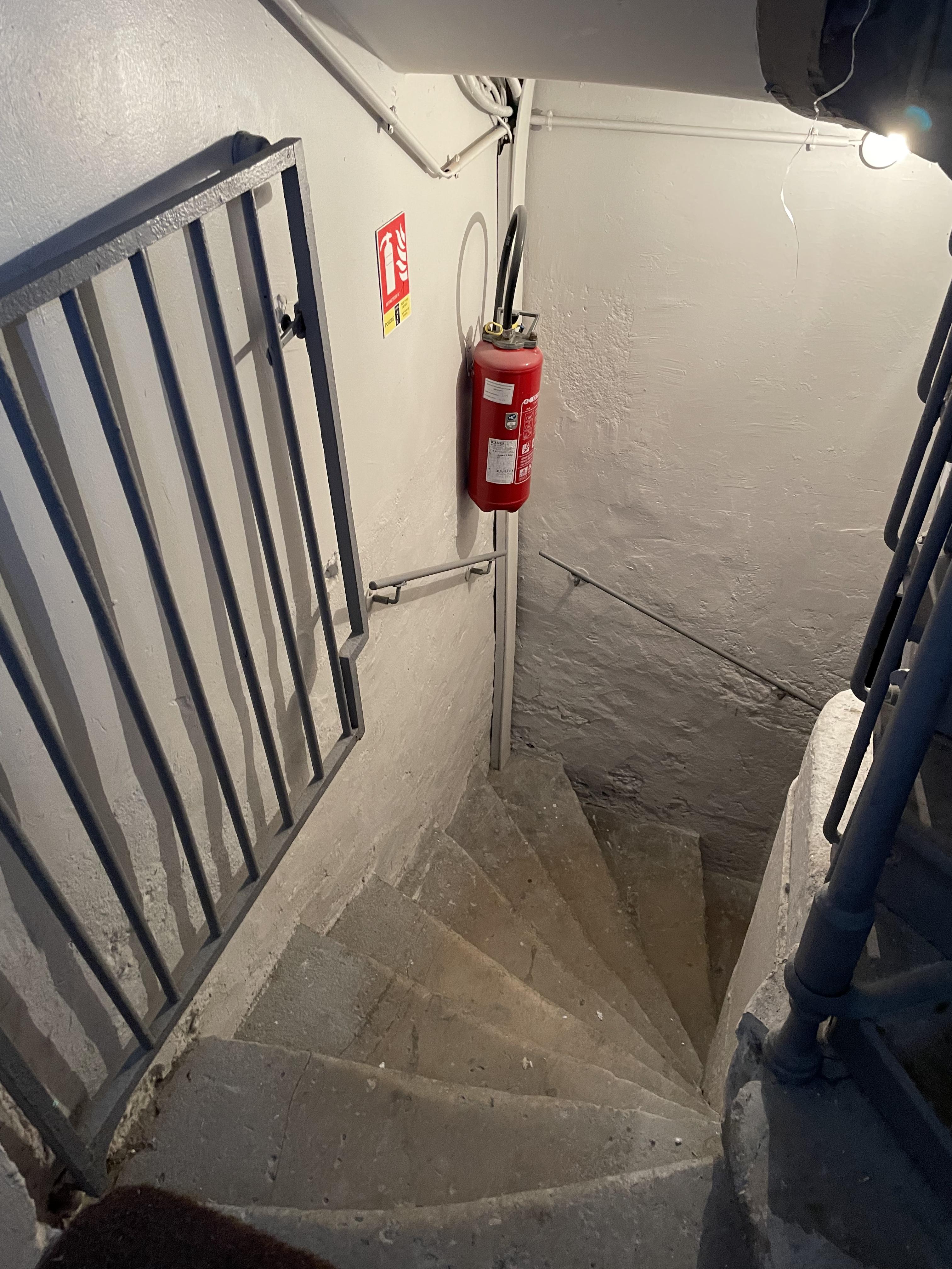 Cave volumineuse - 18m2 - en plein Paris