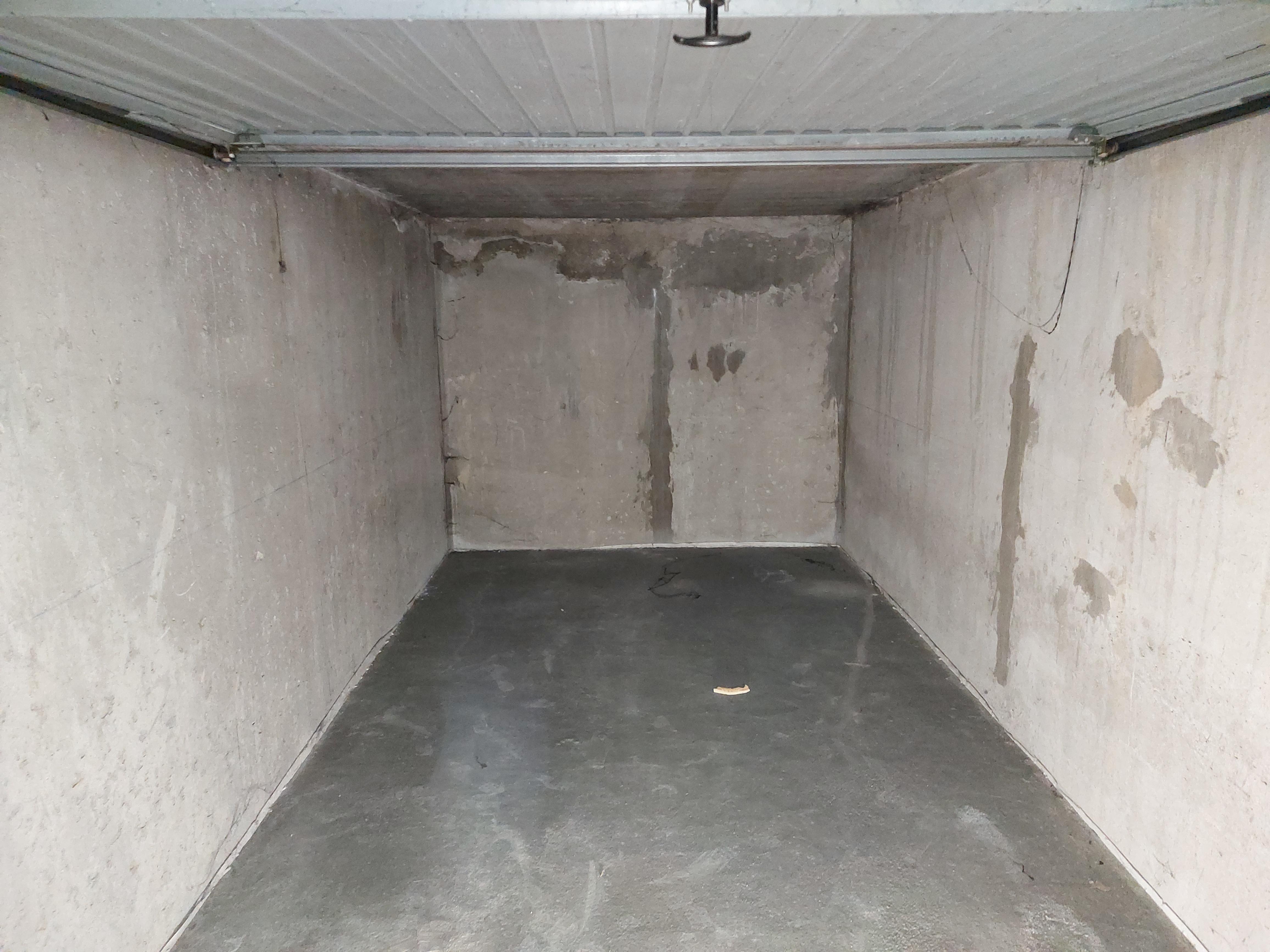 Location garage / box fermé pour parking