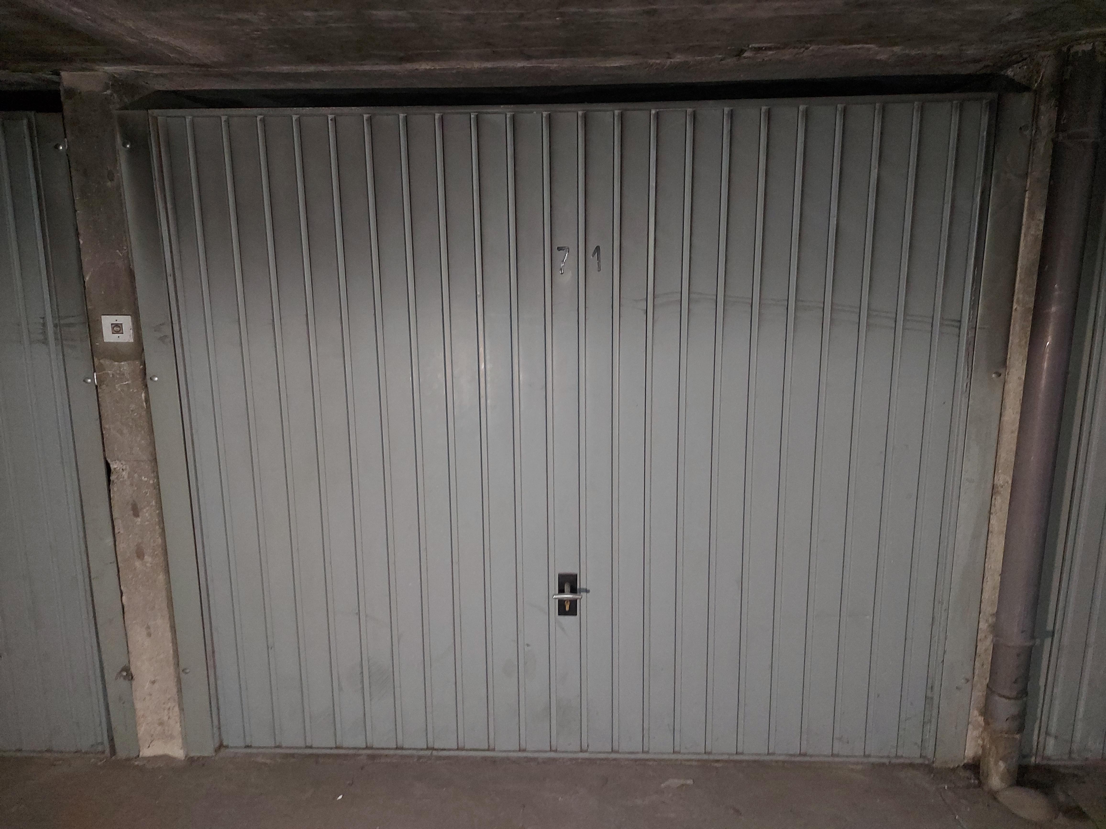 Location garage / box fermé pour parking
