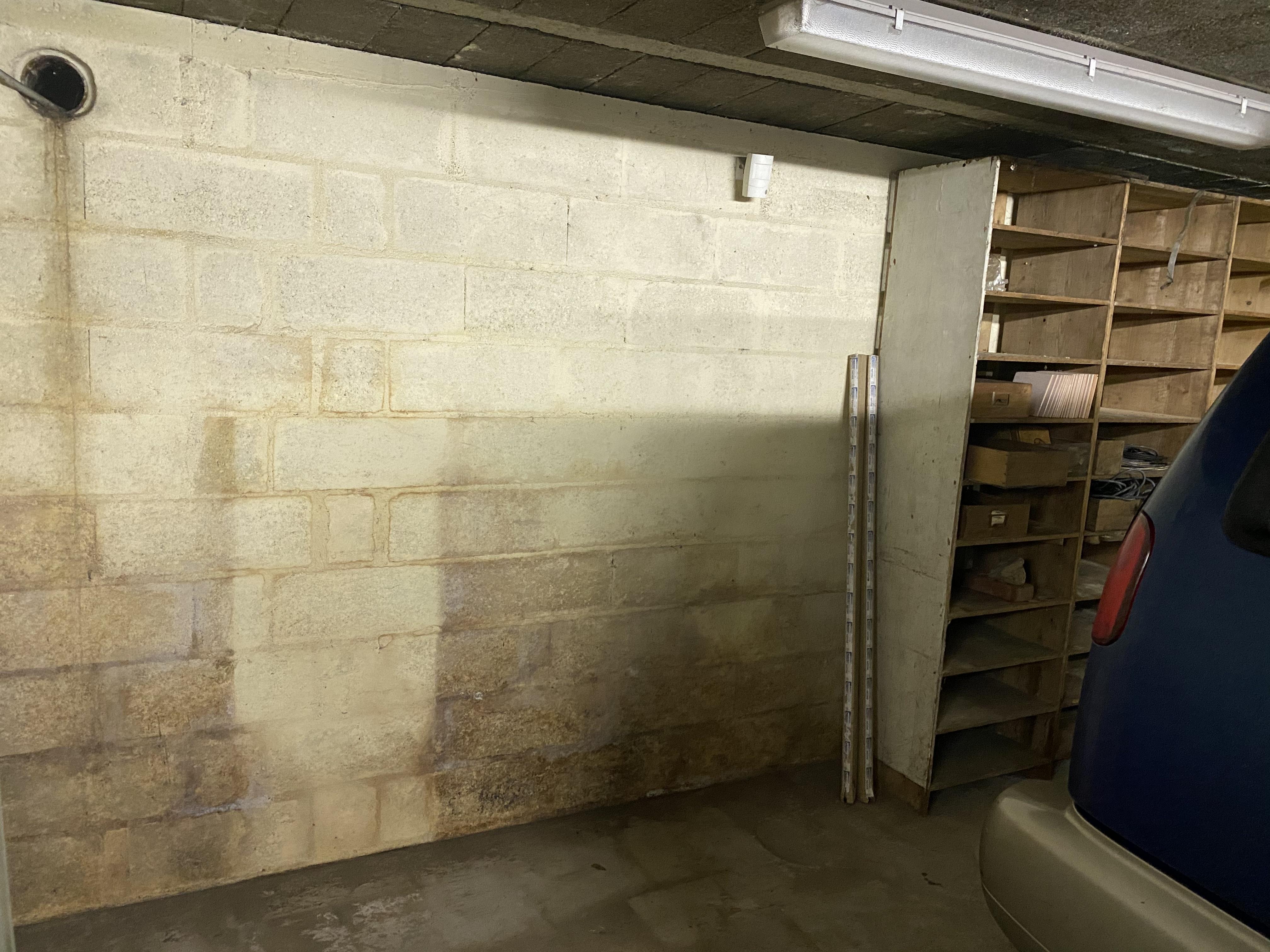 Garage 40m2 avec porte de garage pour accès