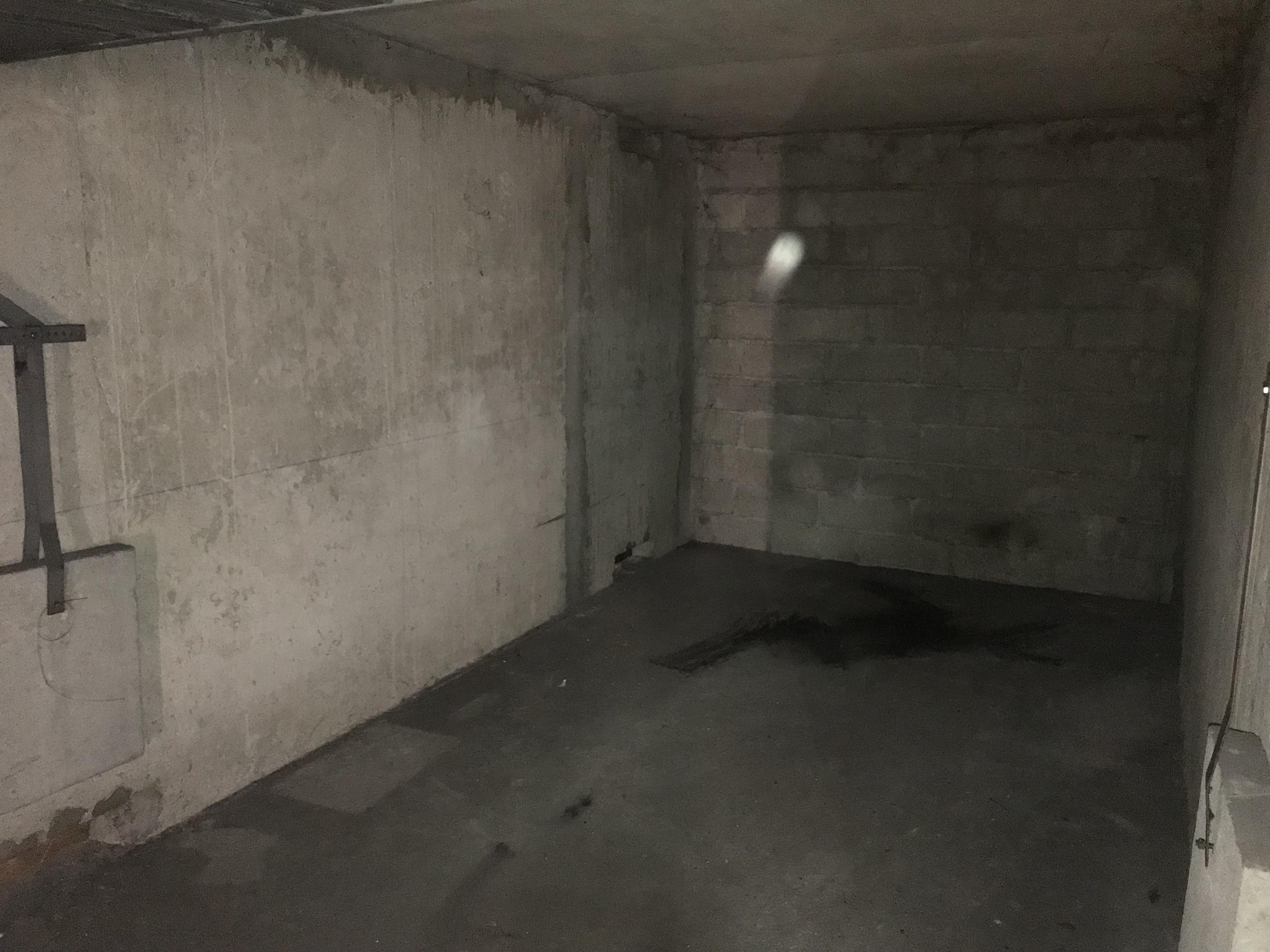 Garage de 13m² dans sous-sol de résidence