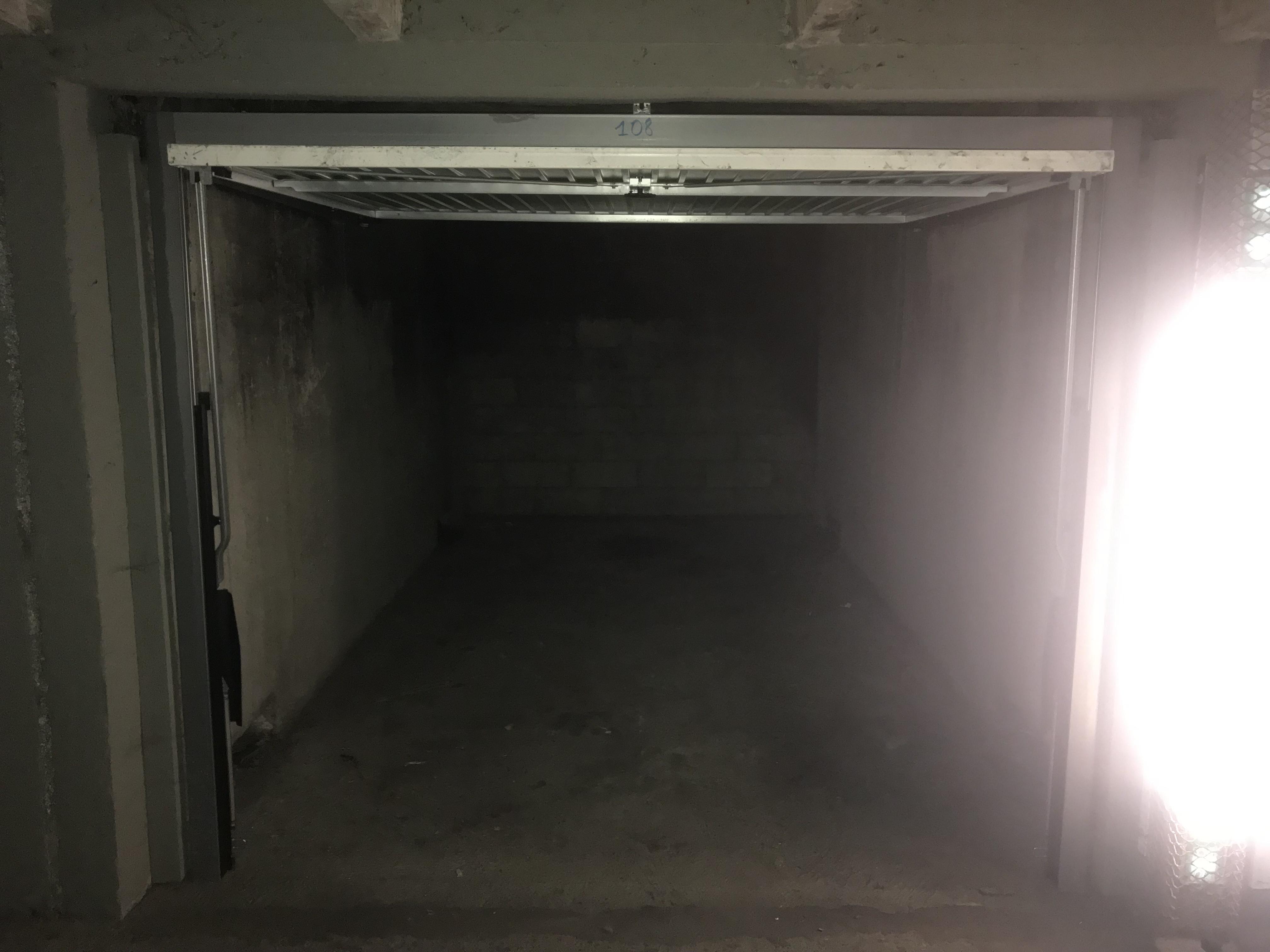 Garage de 13m² dans sous-sol de résidence