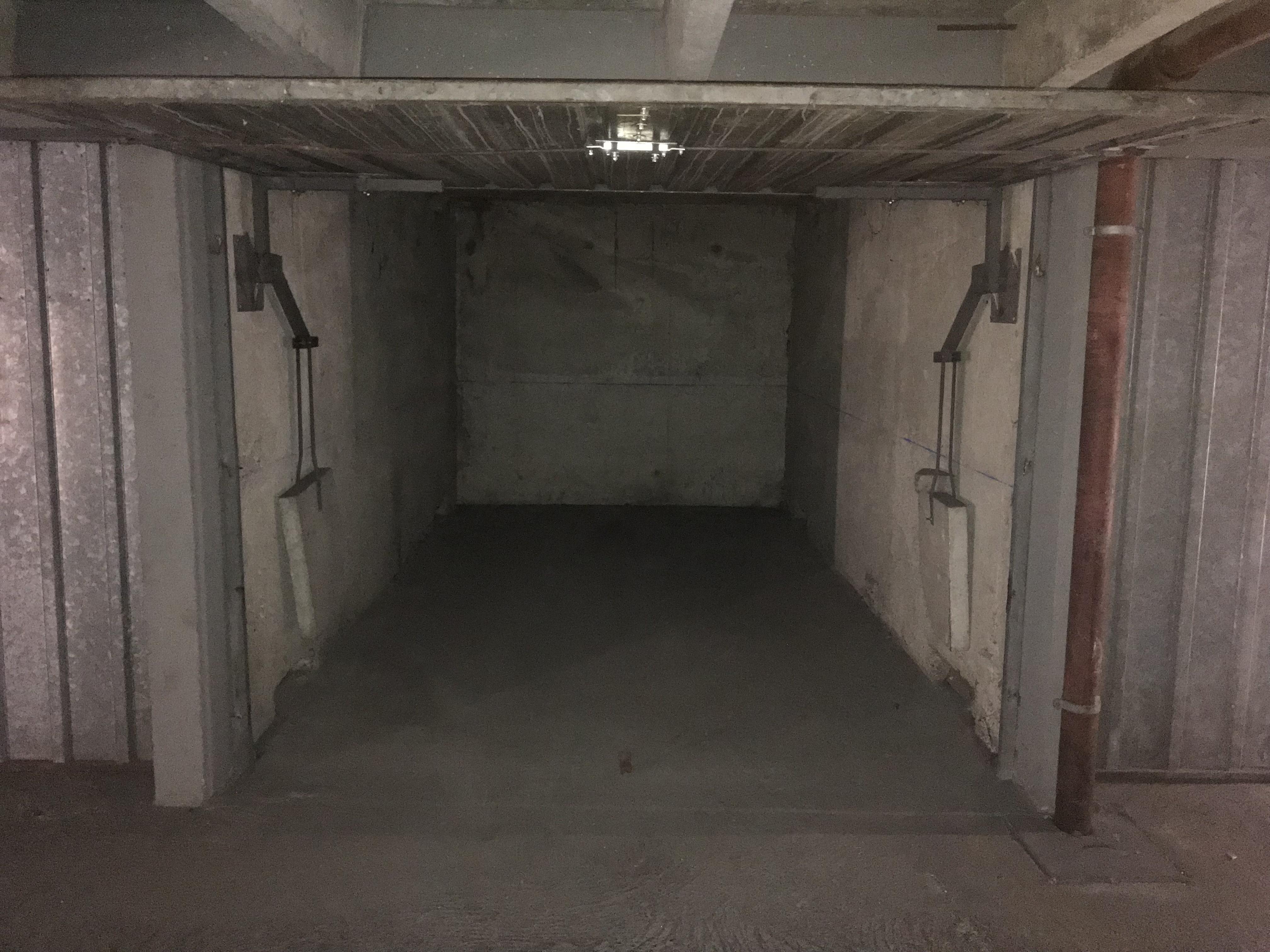 Garage de 13m² dans sous-sol de résidence