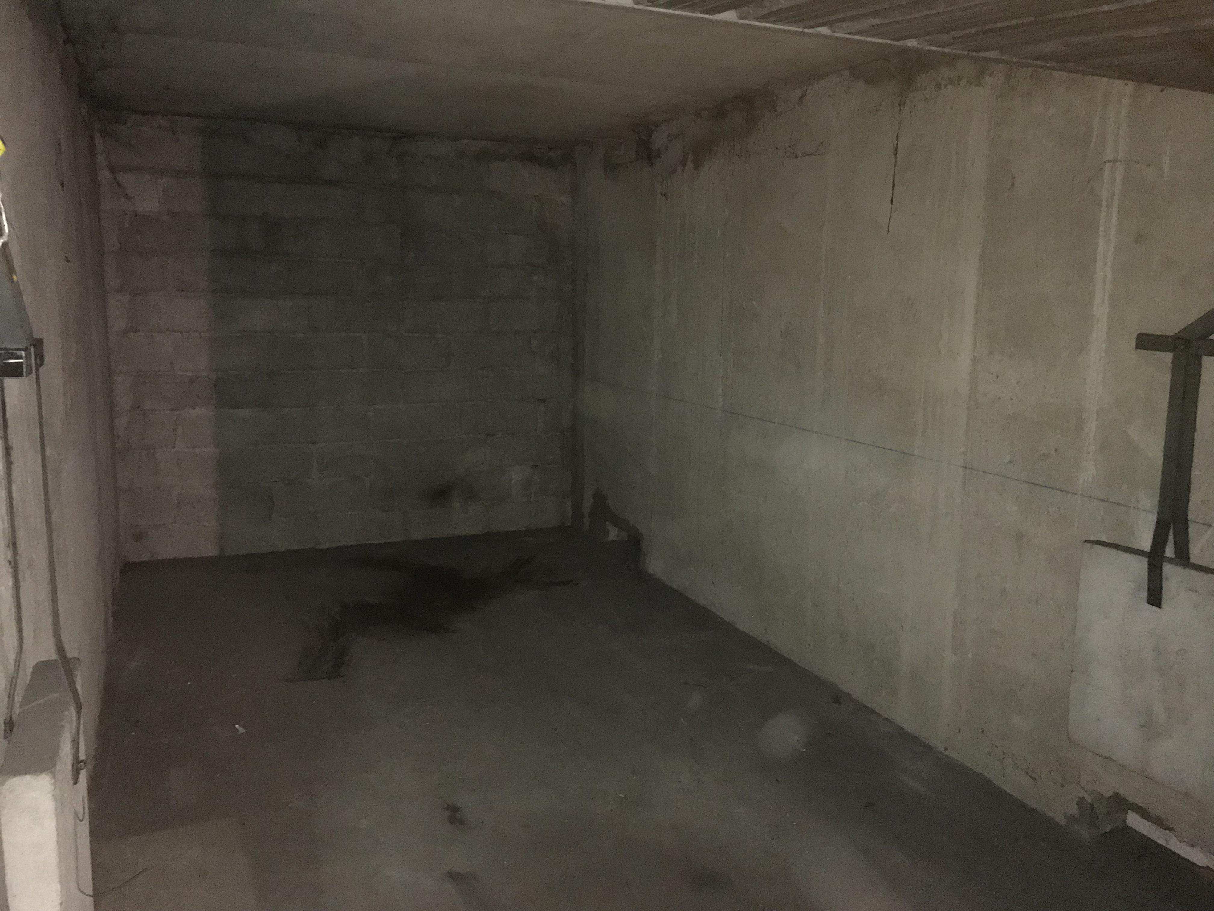 Garage de 13m² dans sous-sol de résidence