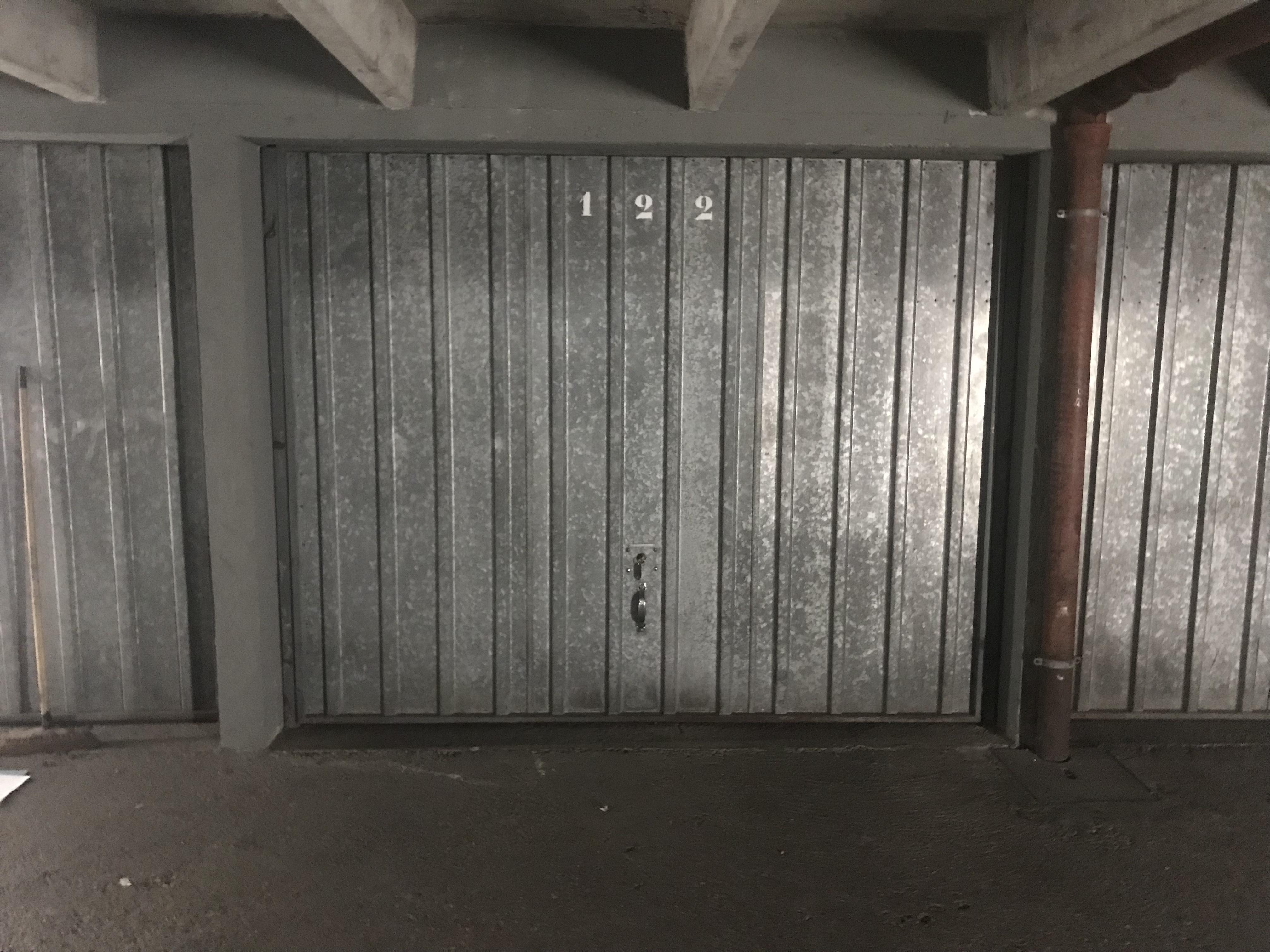Garage de 13m² dans sous-sol de résidence
