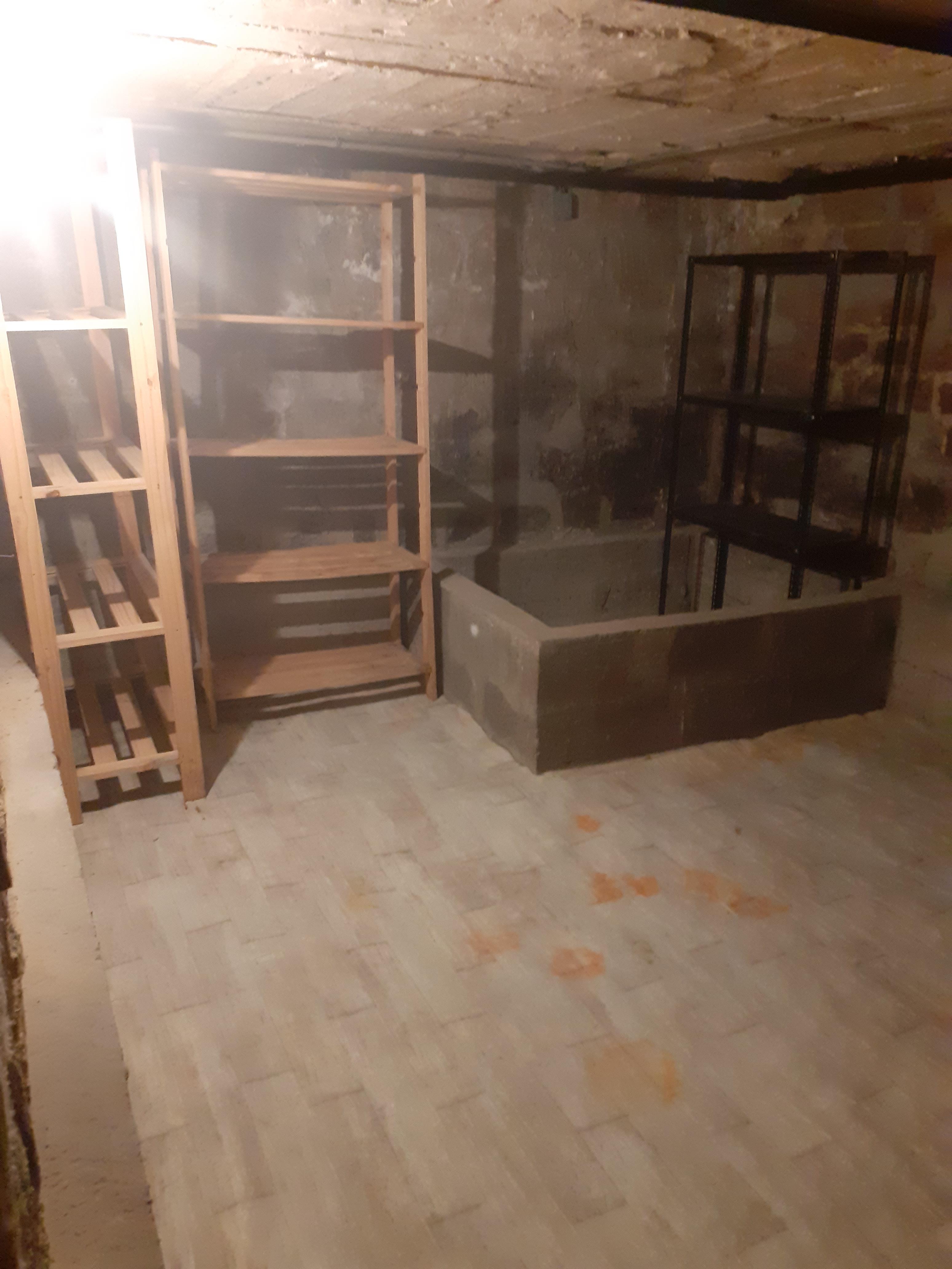 Cave à louer dans maison pour stockage