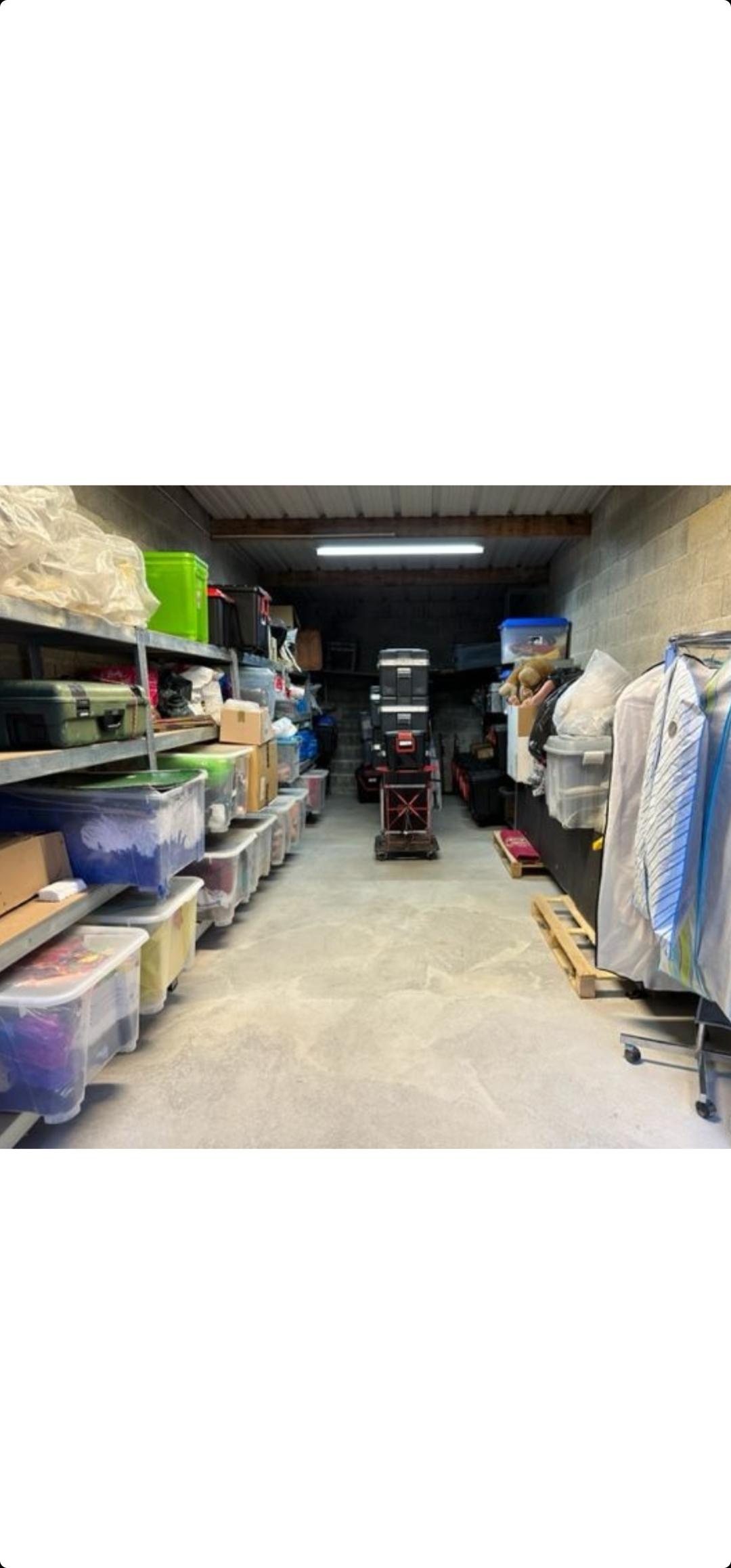 Garage ou box de stockage en rez de
