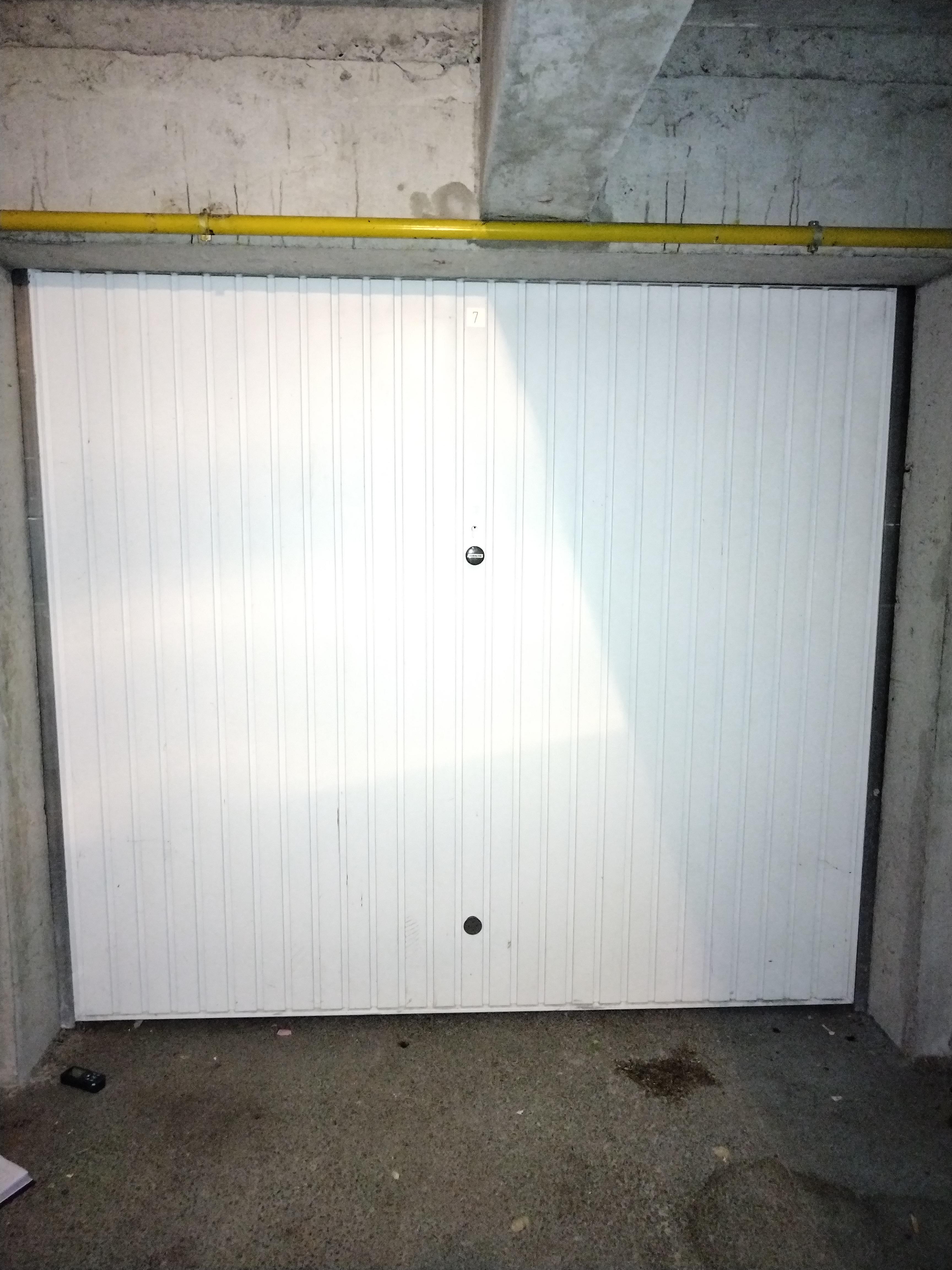Garage fermé sécurisé