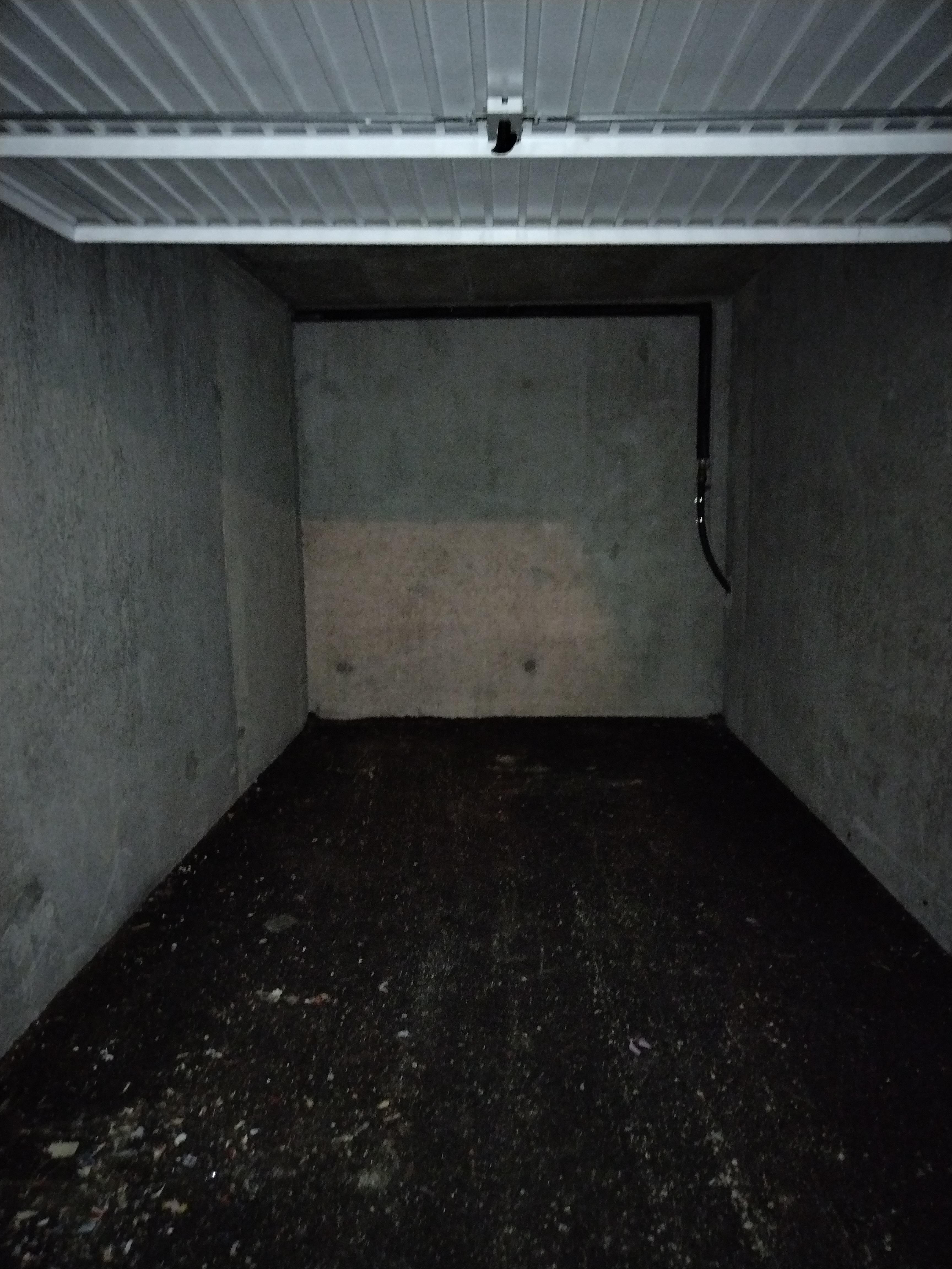Garage fermé sécurisé