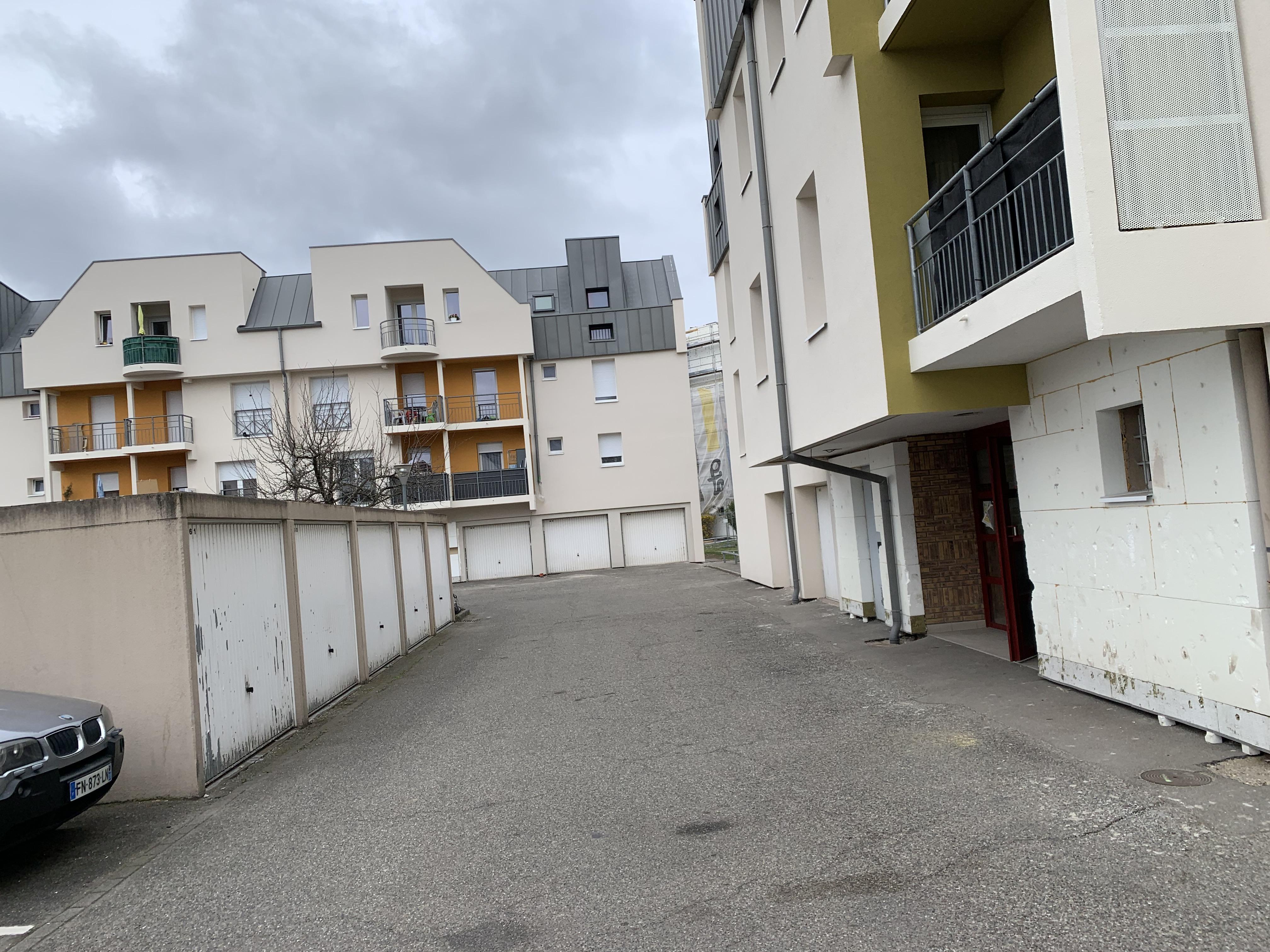 Garage fermé à louer