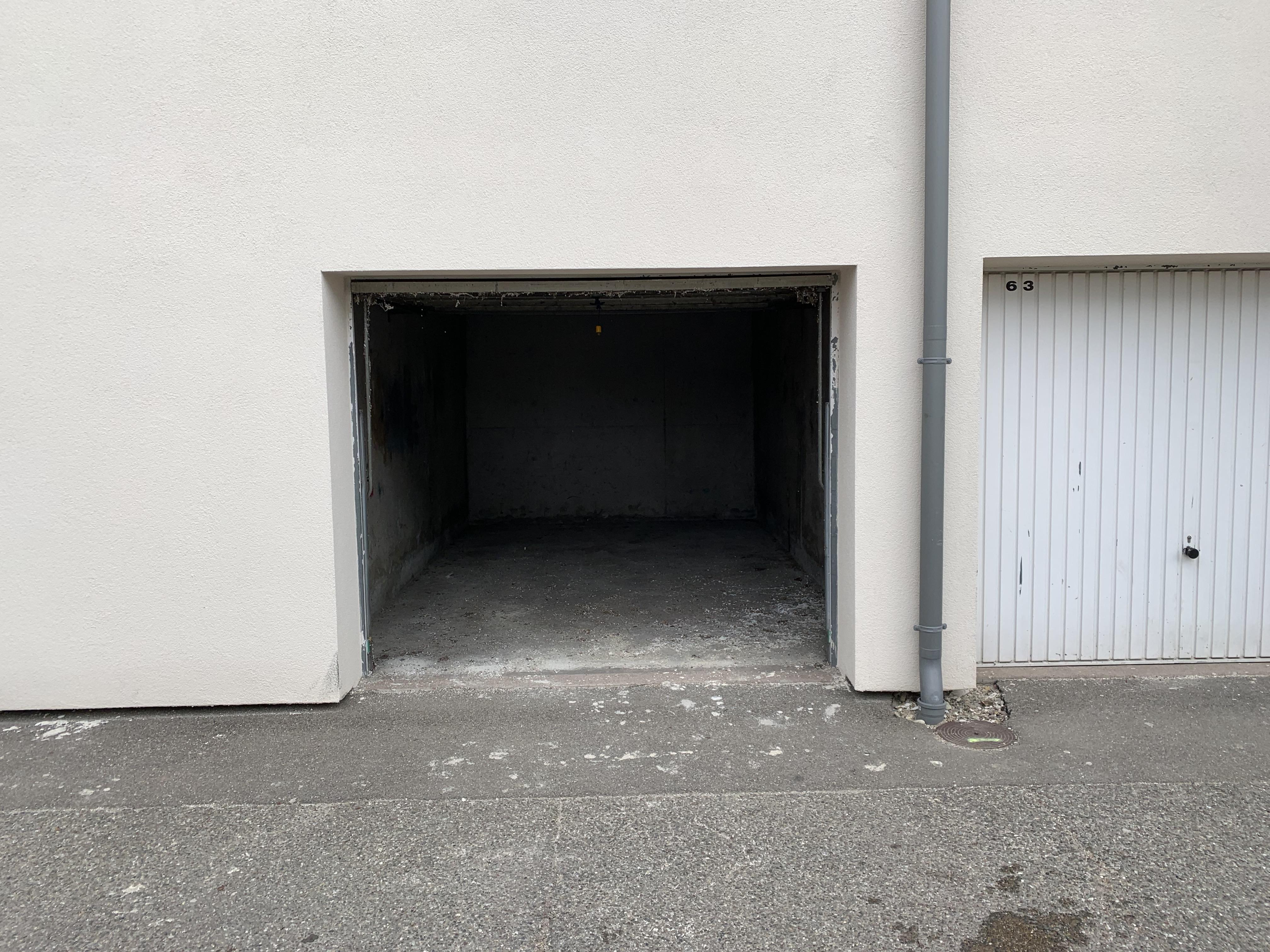 Garage fermé à louer