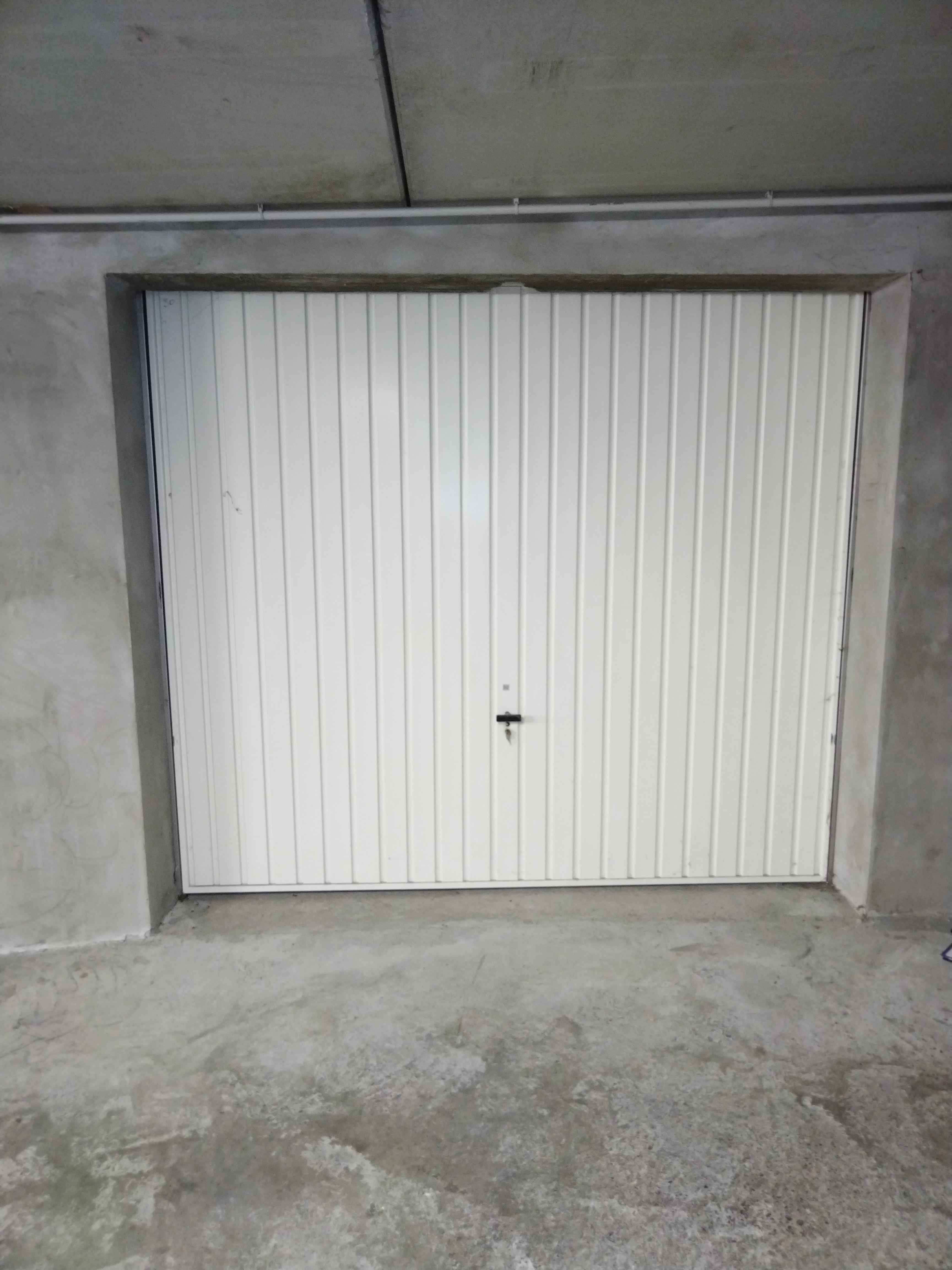 Garage fermé sécurisé