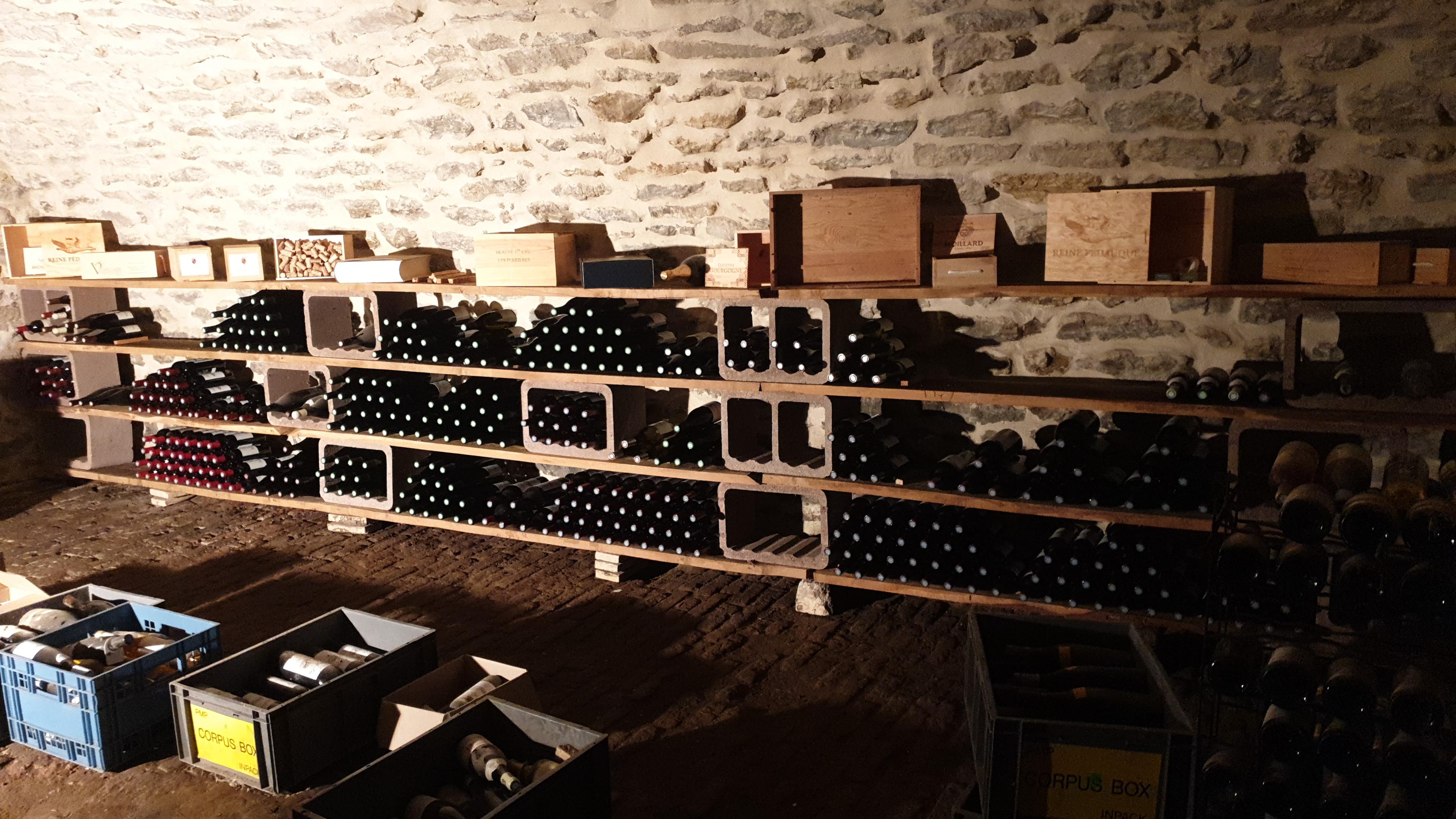 Cave voûtée enterrée de 50m² à Épinac