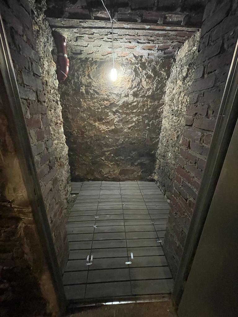 Cave sécurisée saine et propre - SANS HUMIDITE