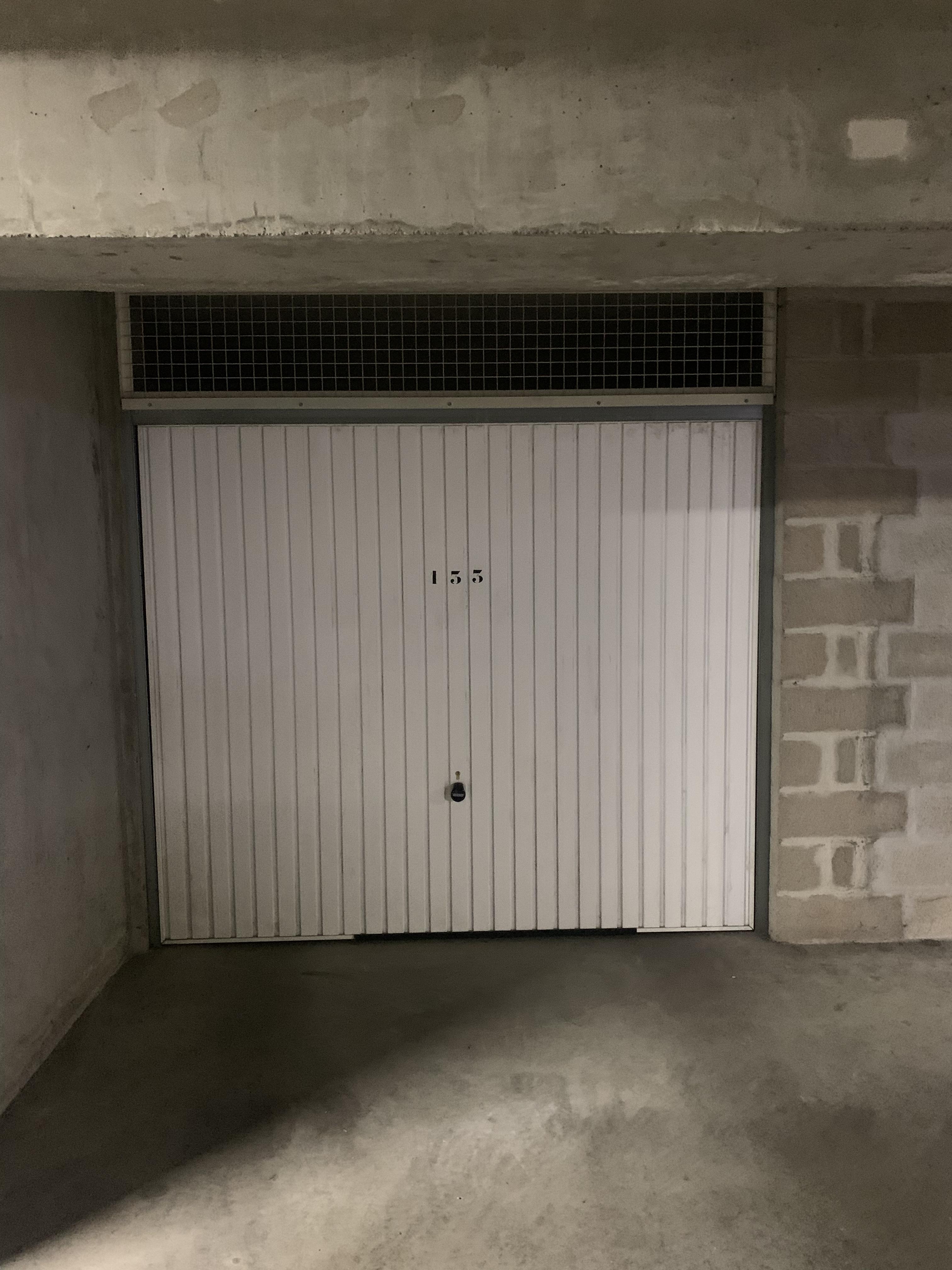 Garage fermé 13m² Orléans centre