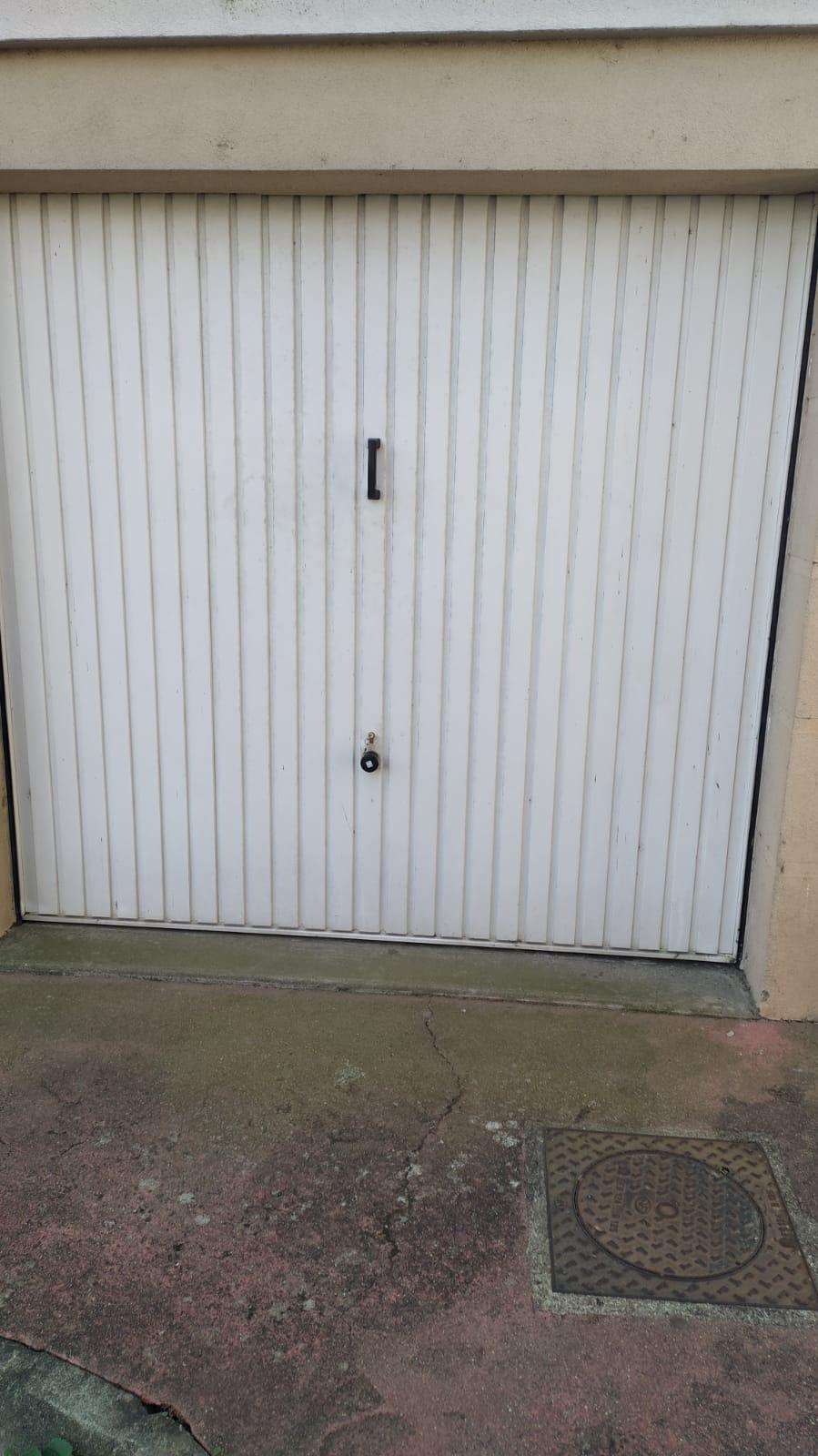 Garage fermé de 13m² + pièce de 10m²