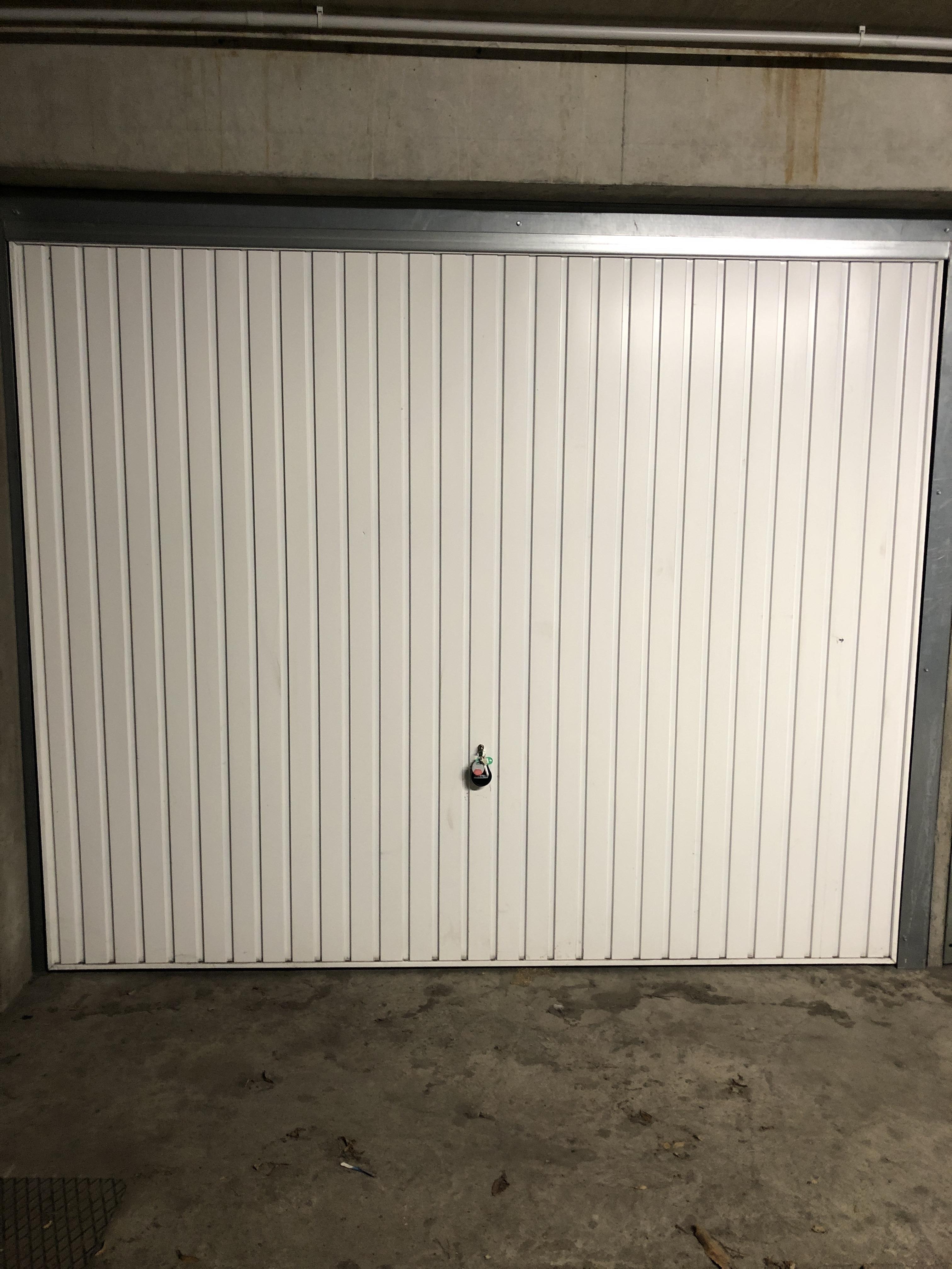 Location d'un garage fermé en sous-sol : Valence
