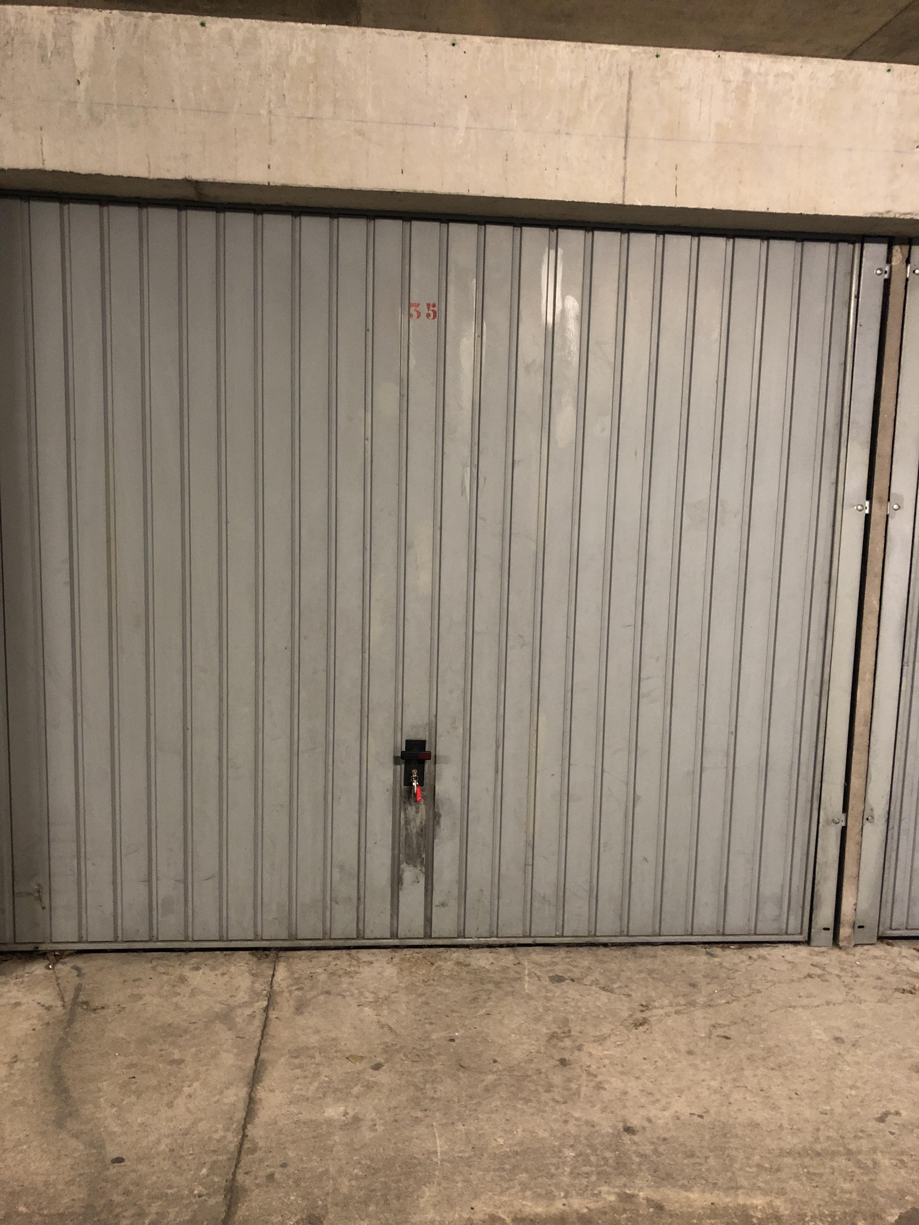 Location d'un garage fermé en sous-sol : Valence