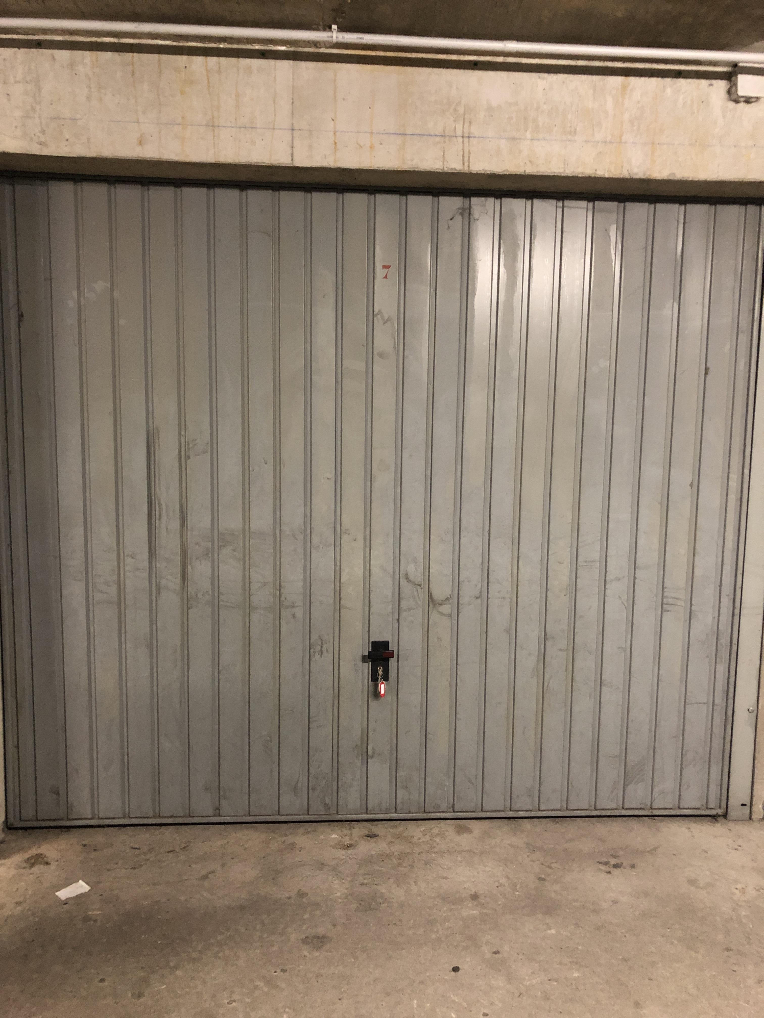 Location d'un garage fermé en sous-sol : Valence