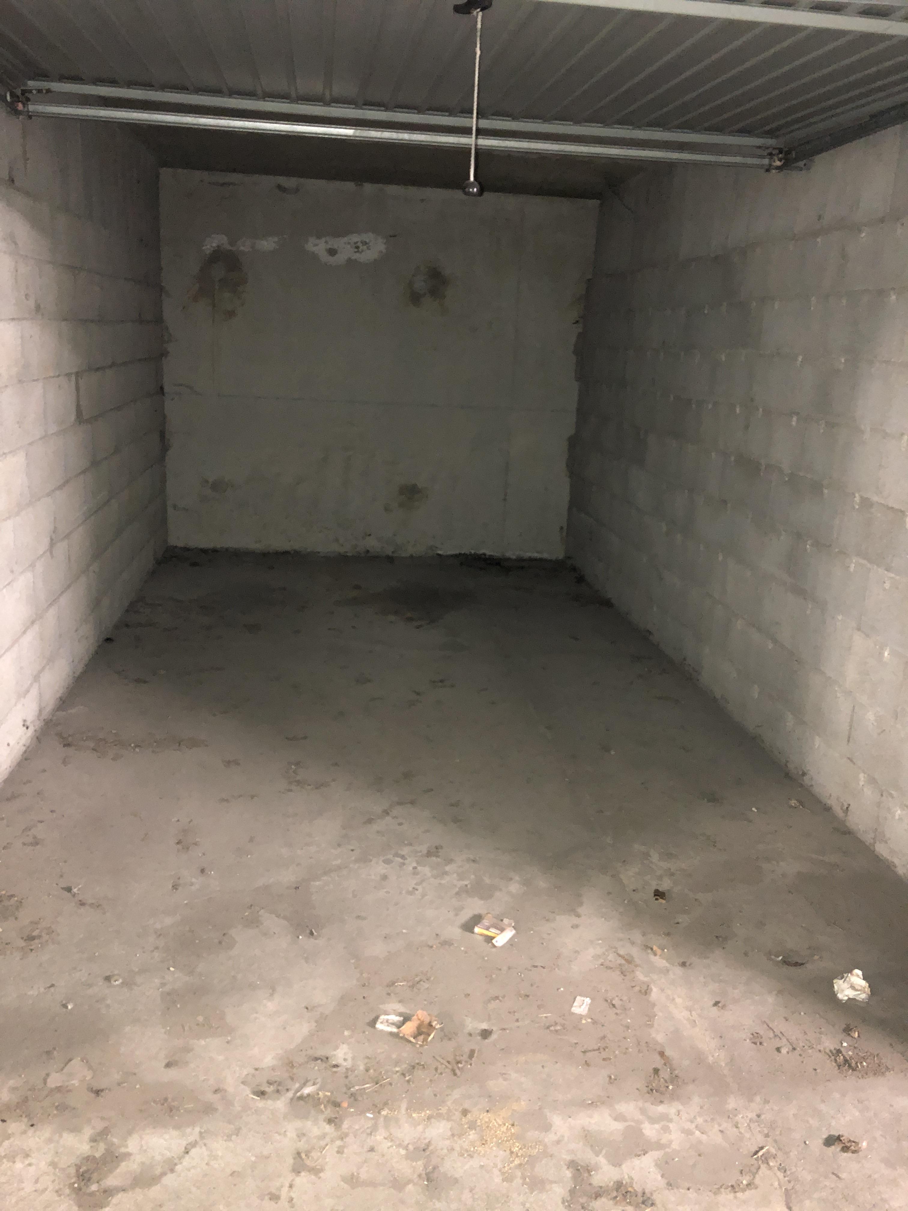 Location d'un garage fermé en sous-sol : Valence