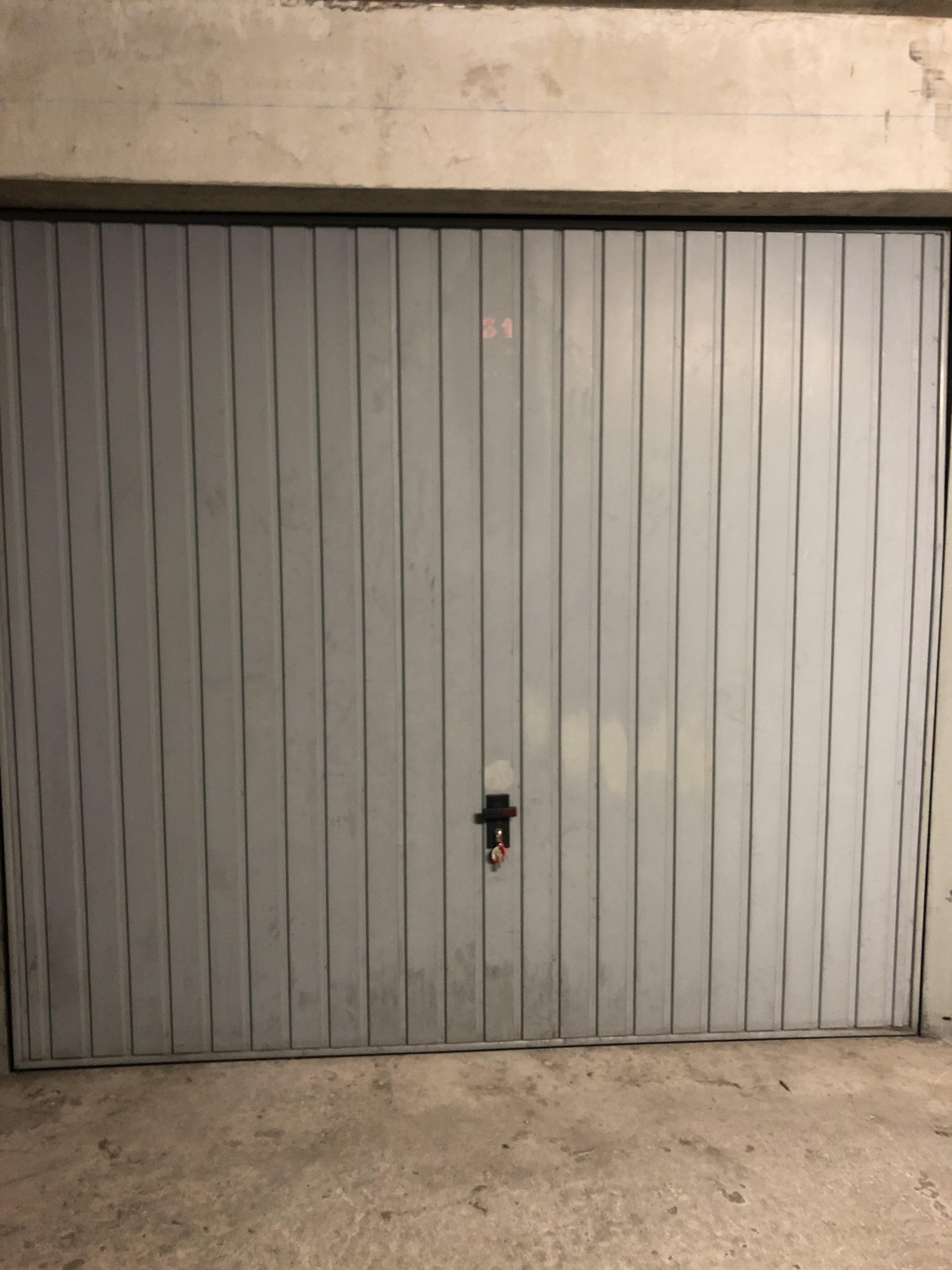 Location d'un garage fermé en sous-sol : Valence