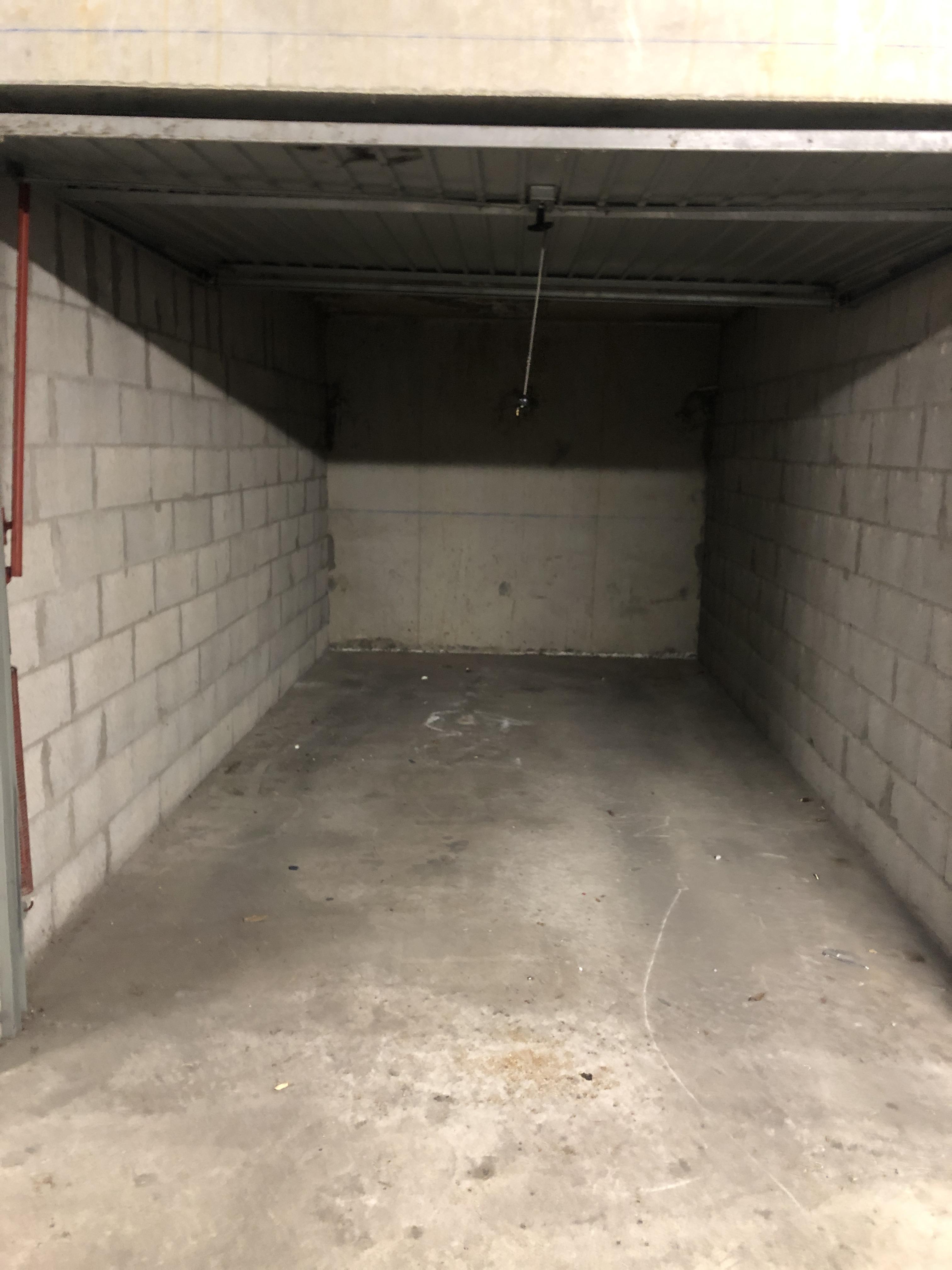 Location d'un garage fermé en sous-sol : Valence