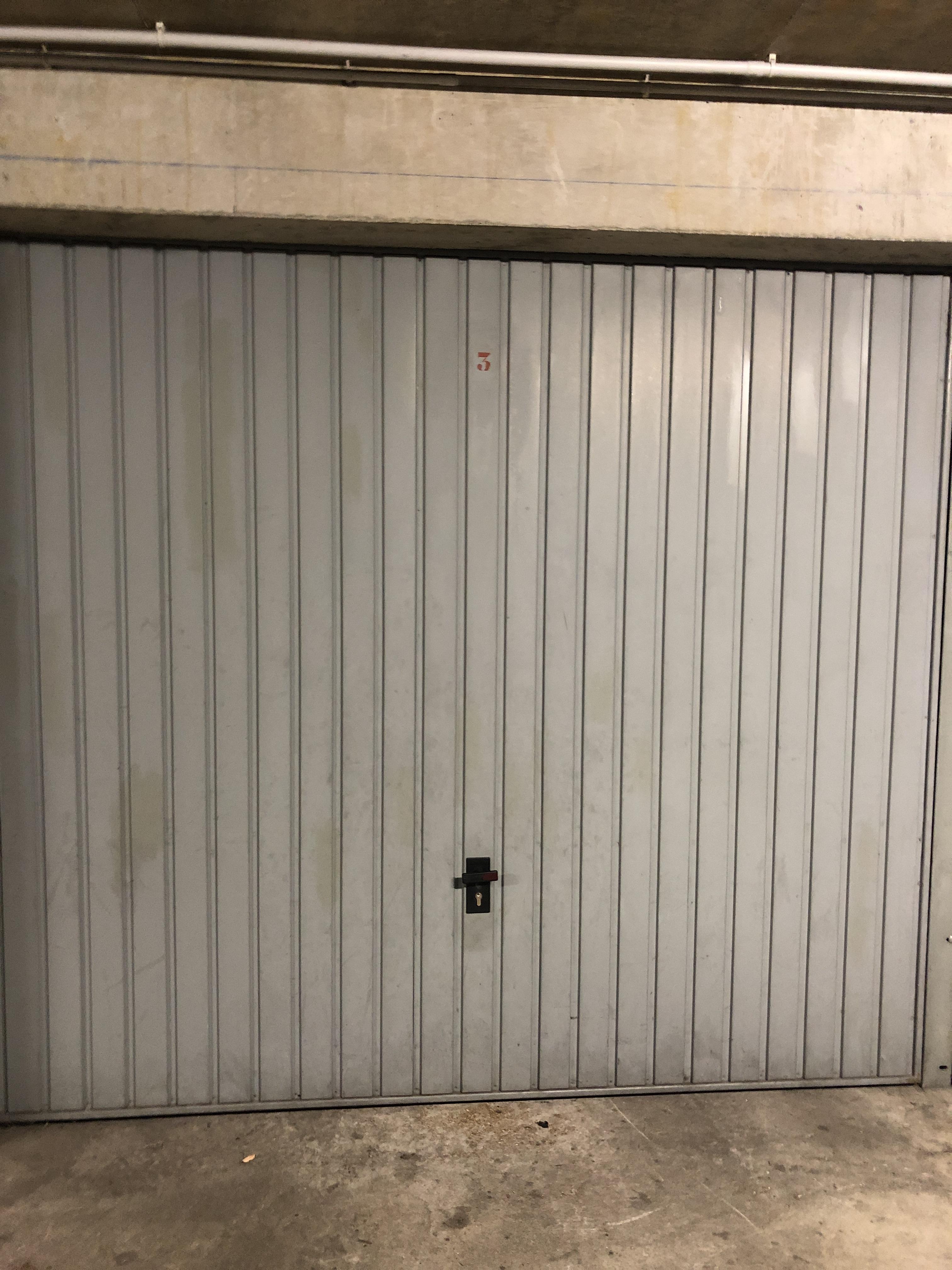 Location d'un garage fermé en sous-sol : Valence