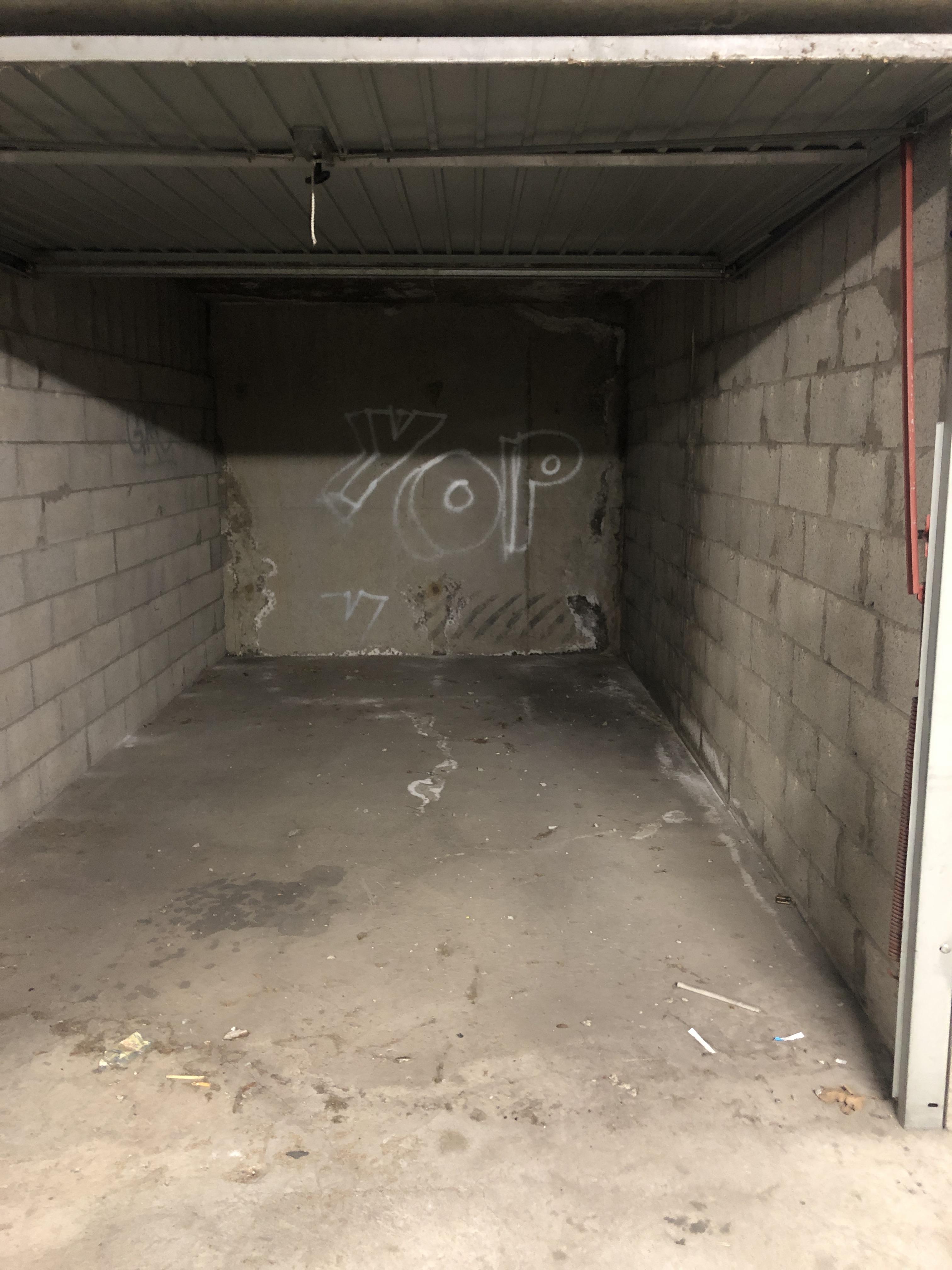 Location d'un garage fermé en sous-sol : Valence