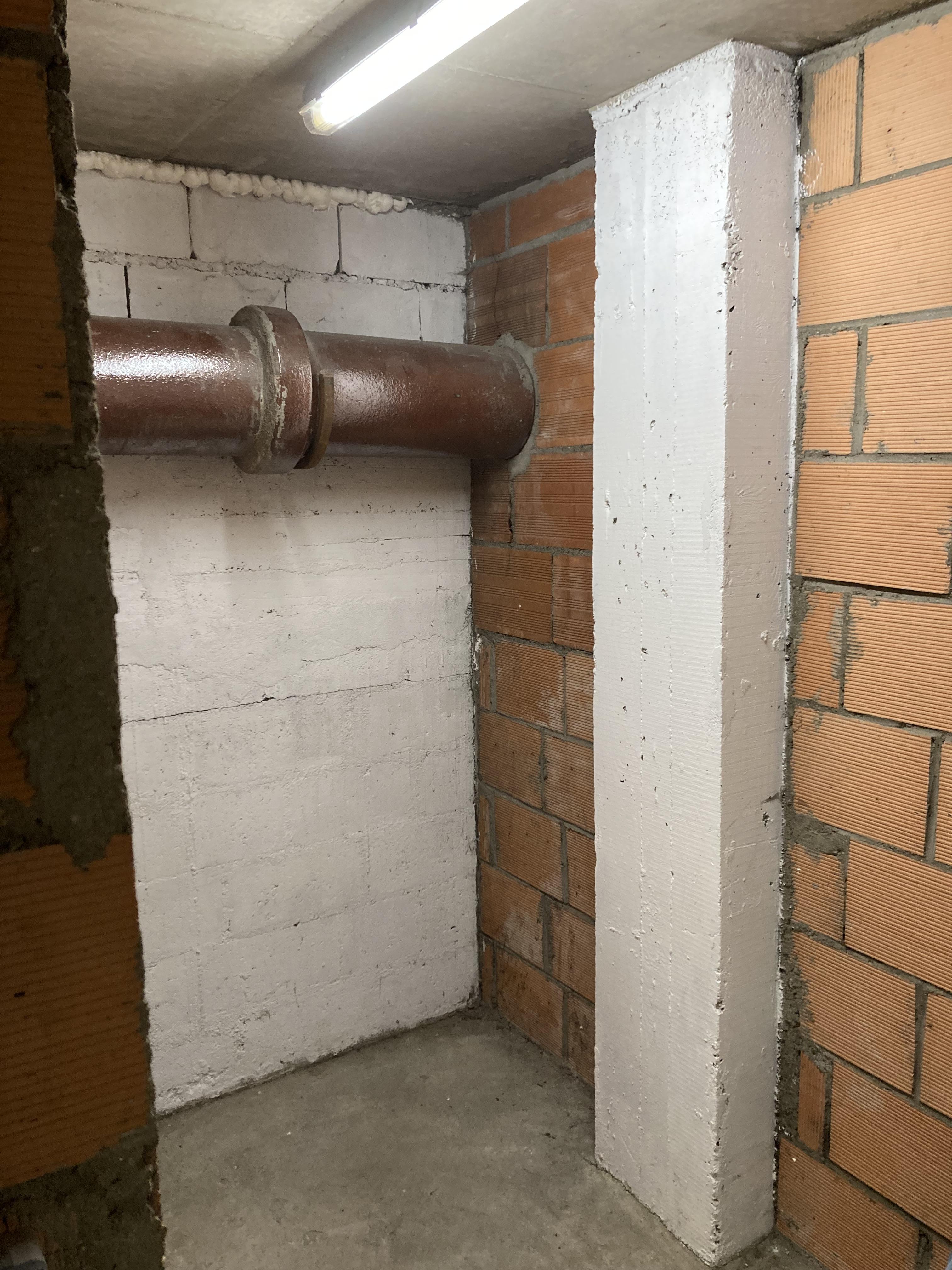 Cave saine 4,3 m² dans immeuble des années