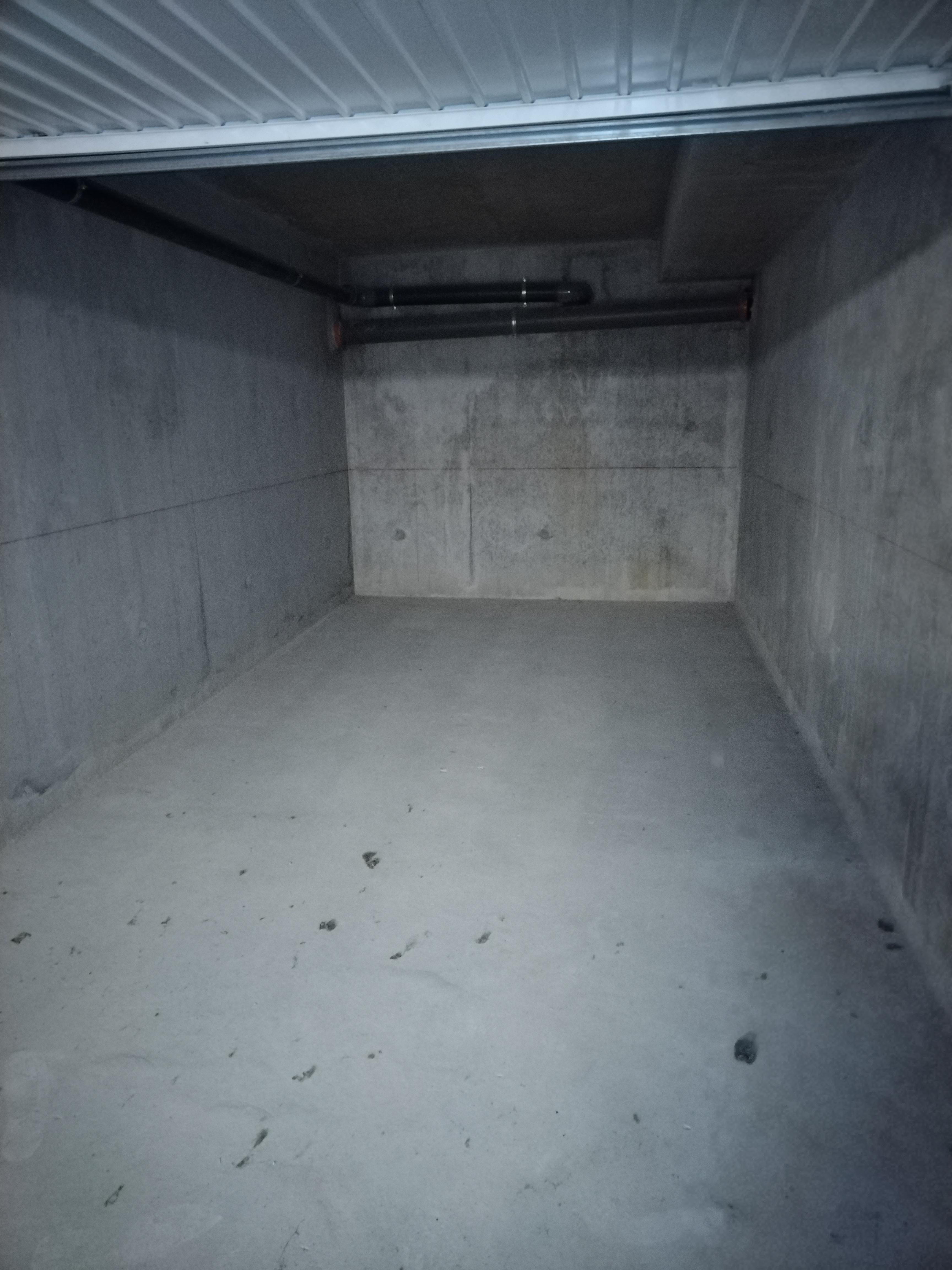 Garage fermé de 17m² à louer