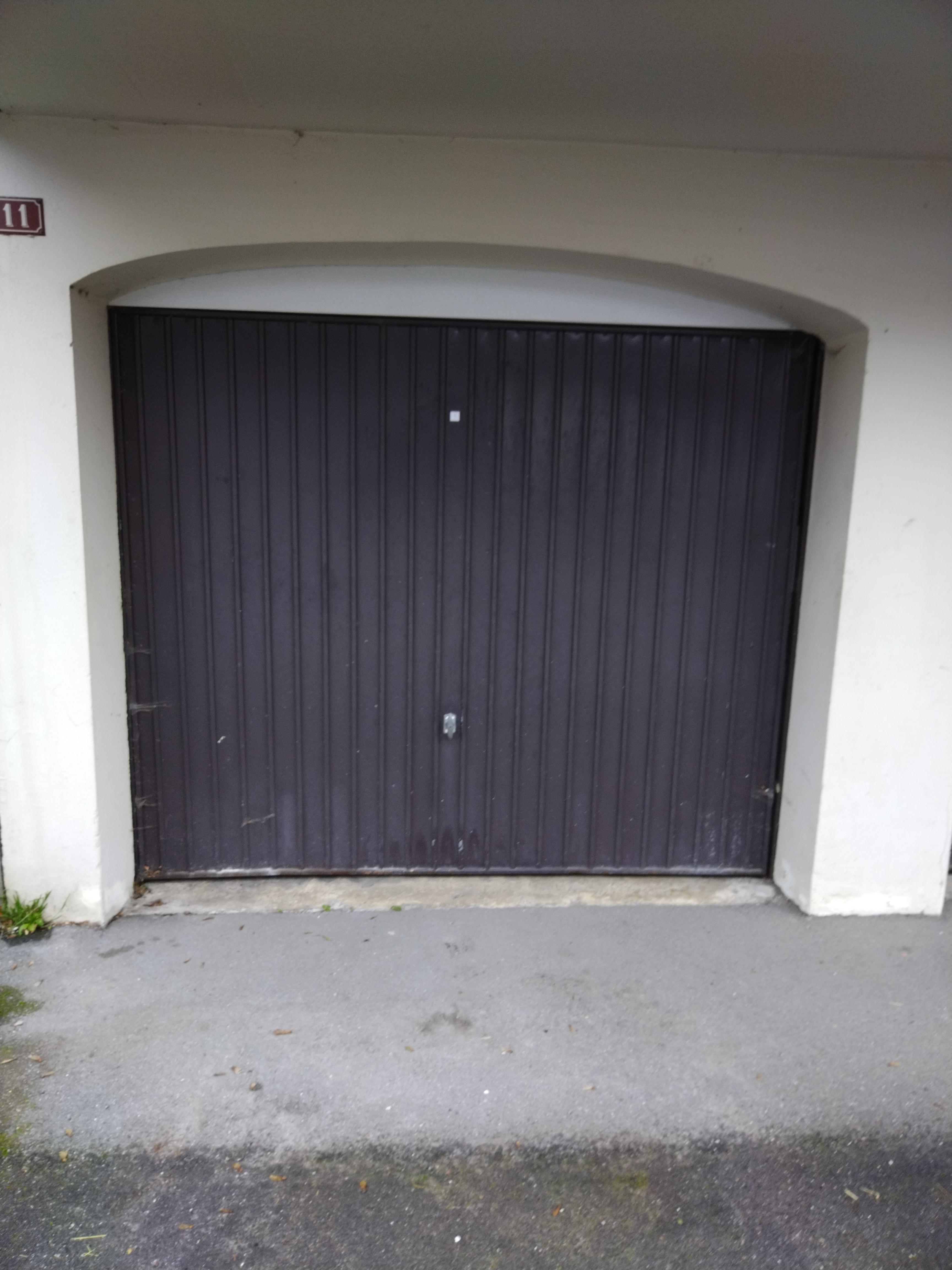 Garage fermé à louer