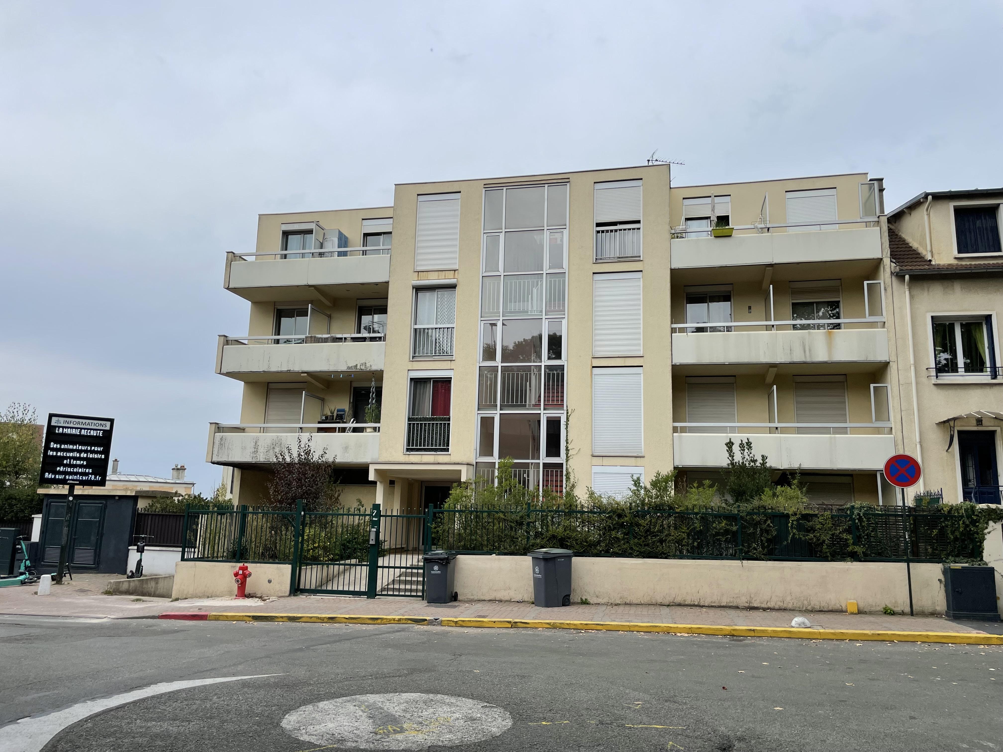 Beau box pour stockage à Saint-Cyr-l'Ecole (78 proche Versailles ...